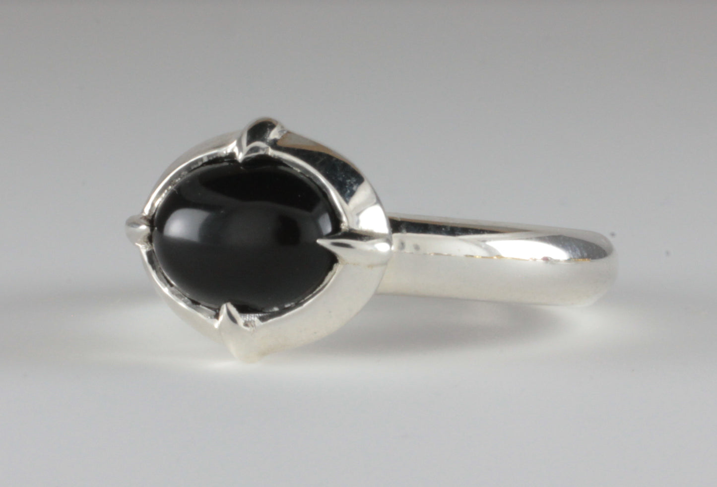 'Coria' C12th Early Medieval style Silver & Oval Onyx Cabochon Claw Ring