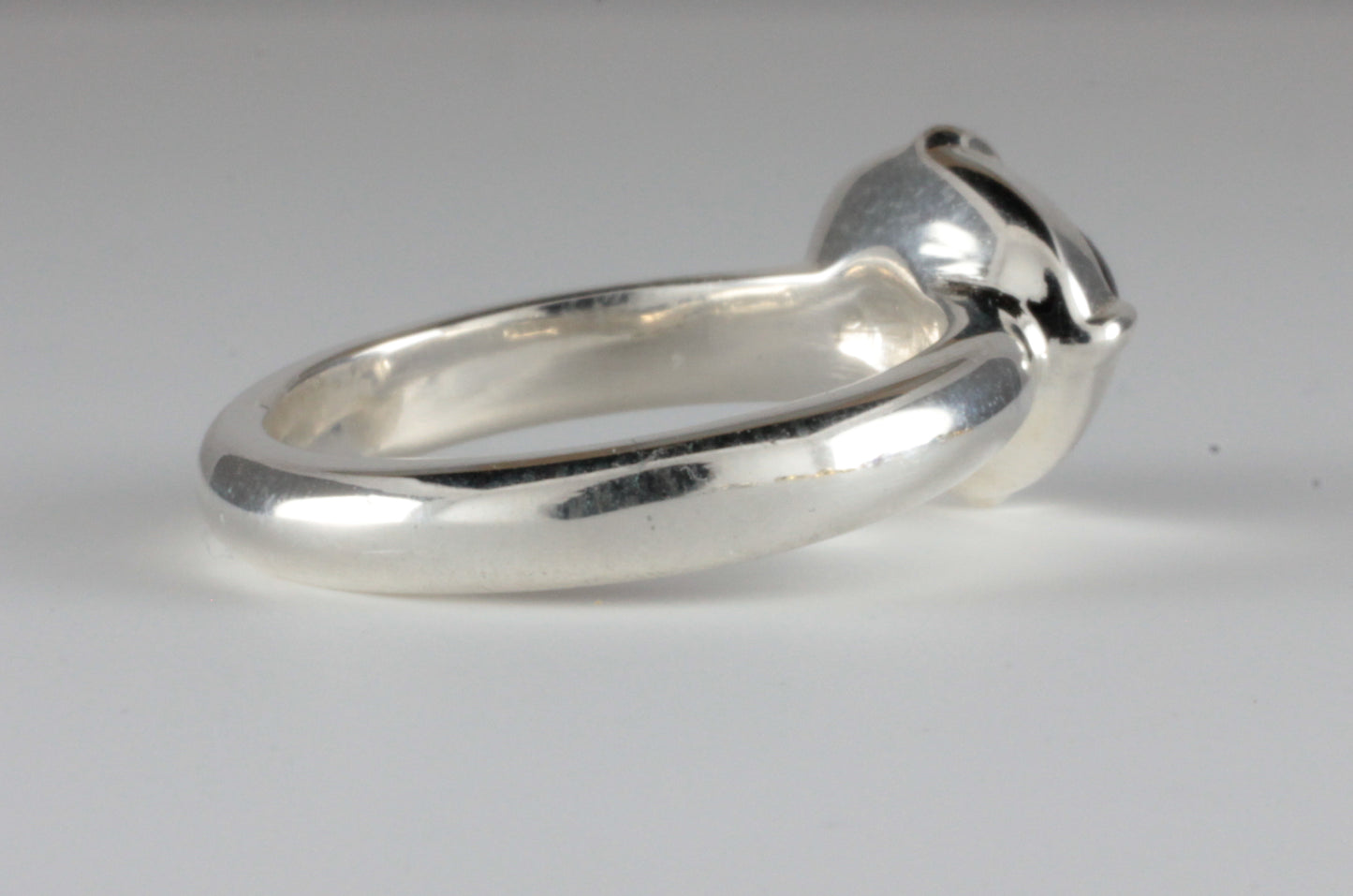 'Coria' C12th Early Medieval style Silver & Oval Onyx Cabochon Claw Ring