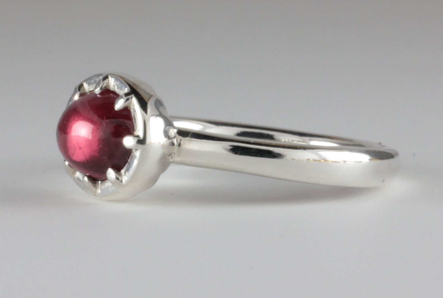 Cutdown 8-claw Georgian style Oval Garnet Cabochon Ring