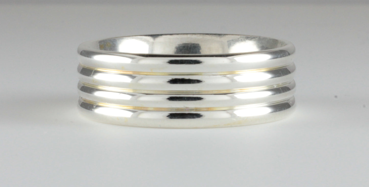 8mm wide Band in 18ct White Gold with 3 Grooves
