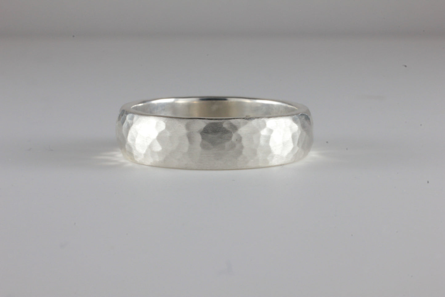 9ct or 18ct White Gold Hammered 5mm 'D' Profile Wedding Band