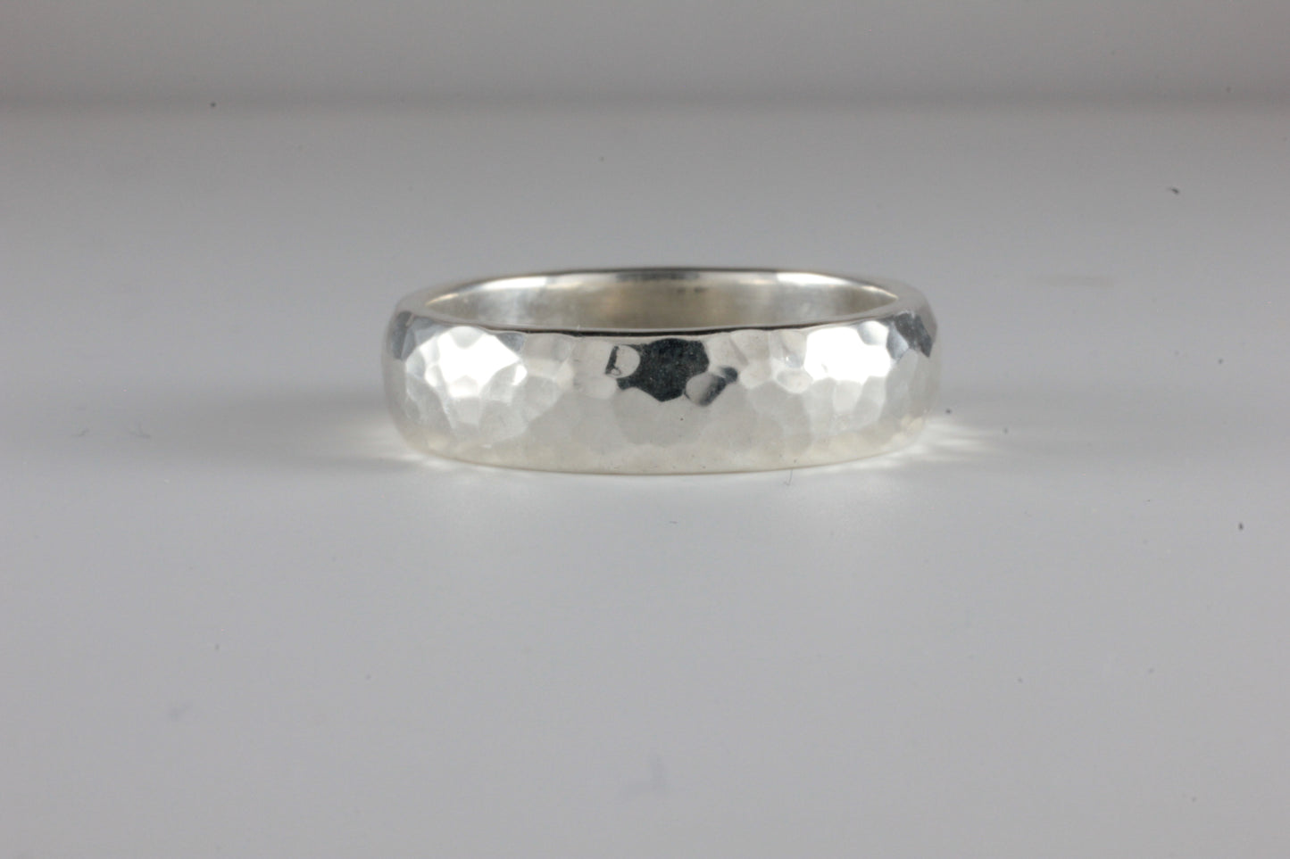 9ct or 18ct White Gold Hammered 5mm 'D' Profile Wedding Band