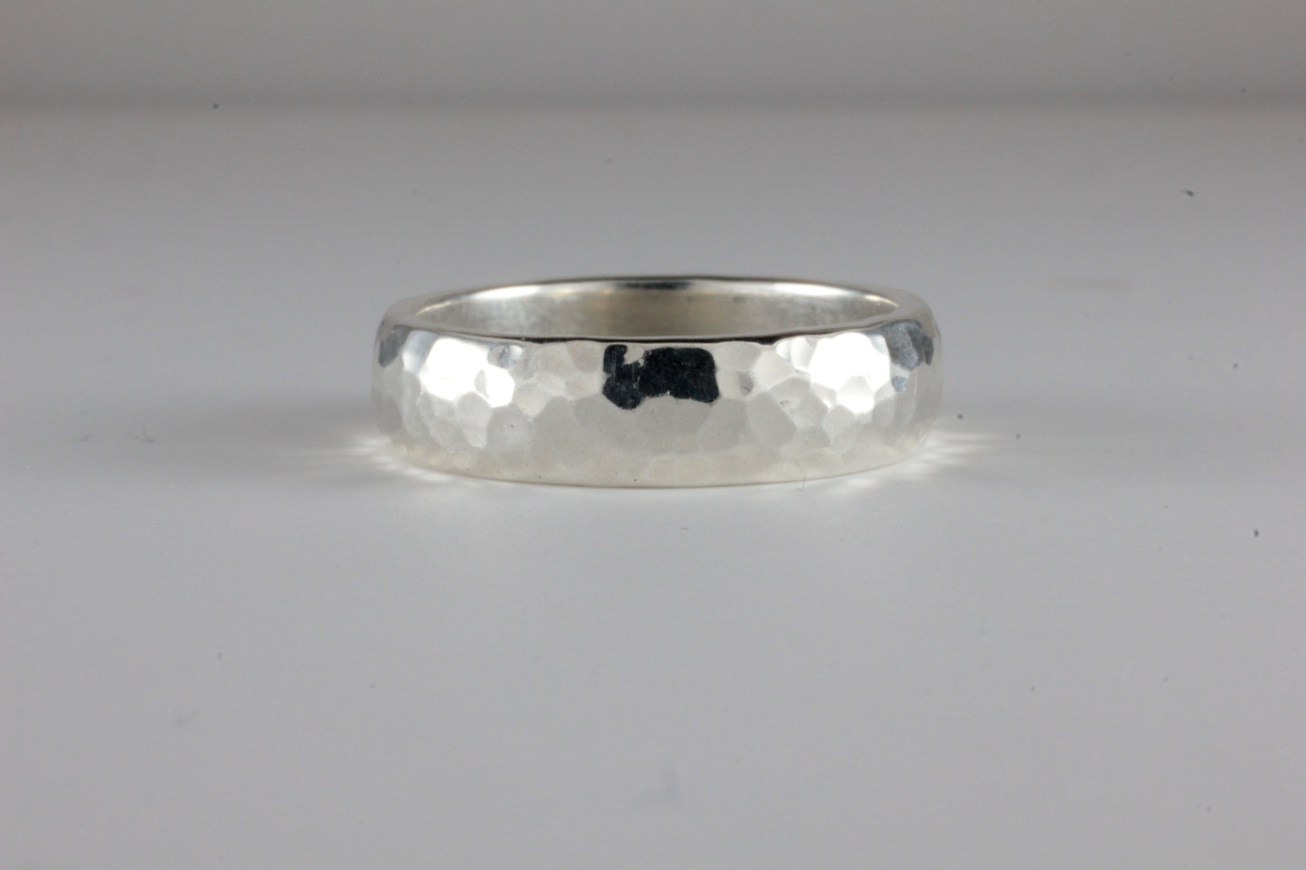 9ct or 18ct White Gold Hammered 5mm 'D' Profile Wedding Band