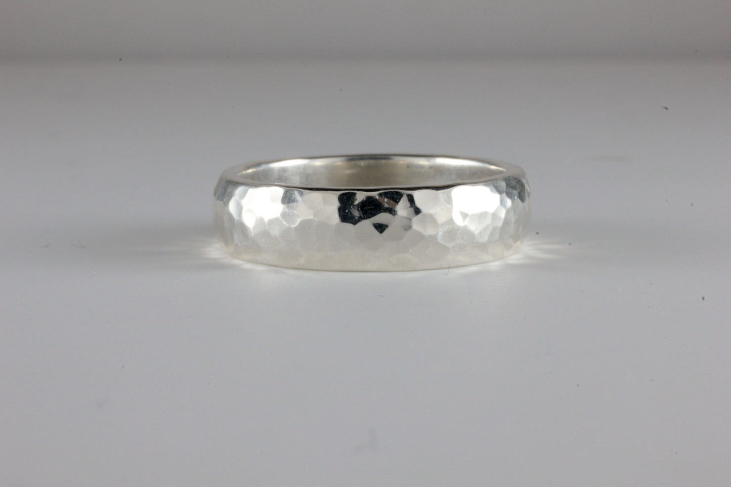 9ct or 18ct White Gold Hammered 5mm 'D' Profile Wedding Band