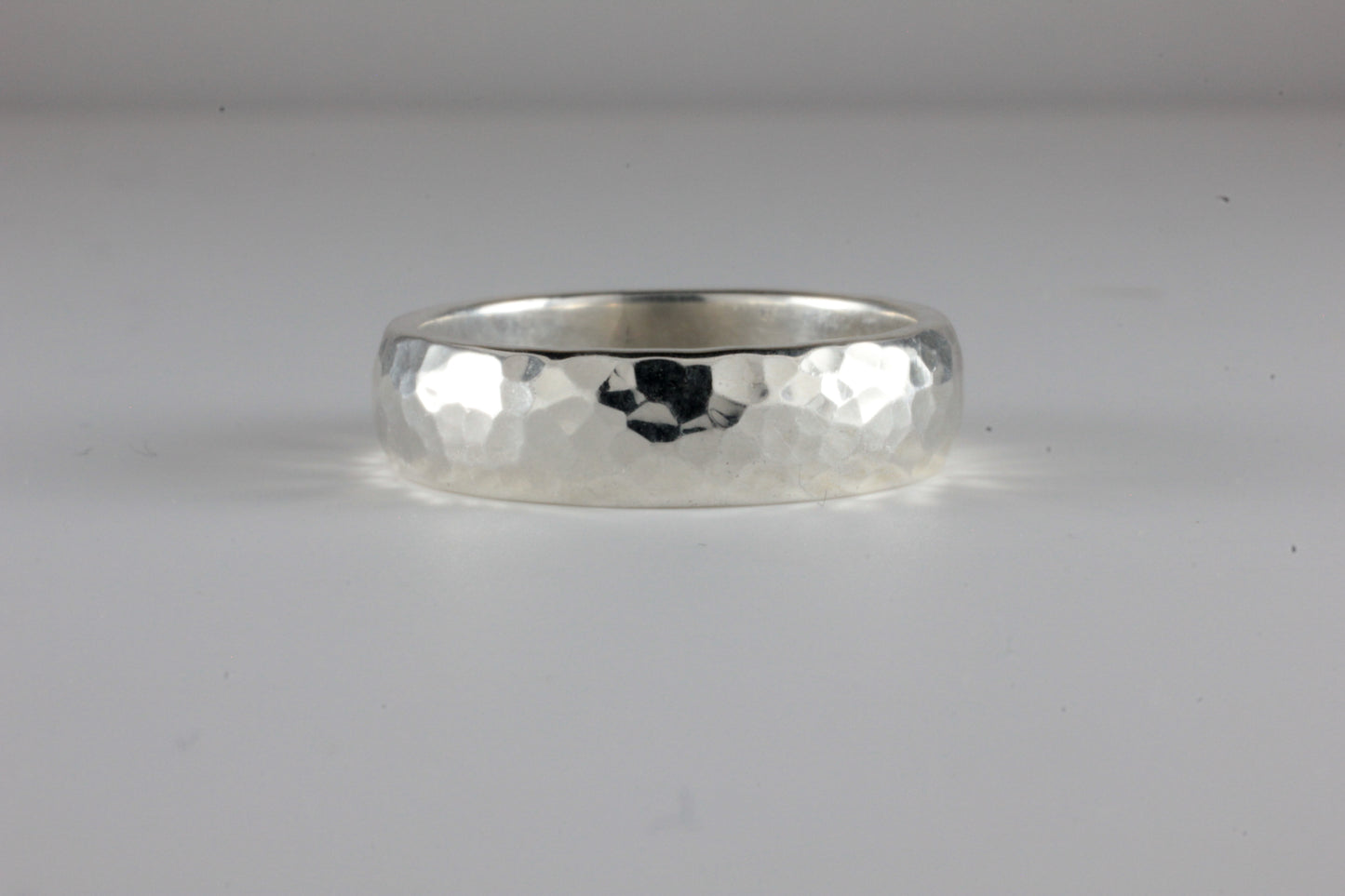9ct or 18ct White Gold Hammered 5mm 'D' Profile Wedding Band