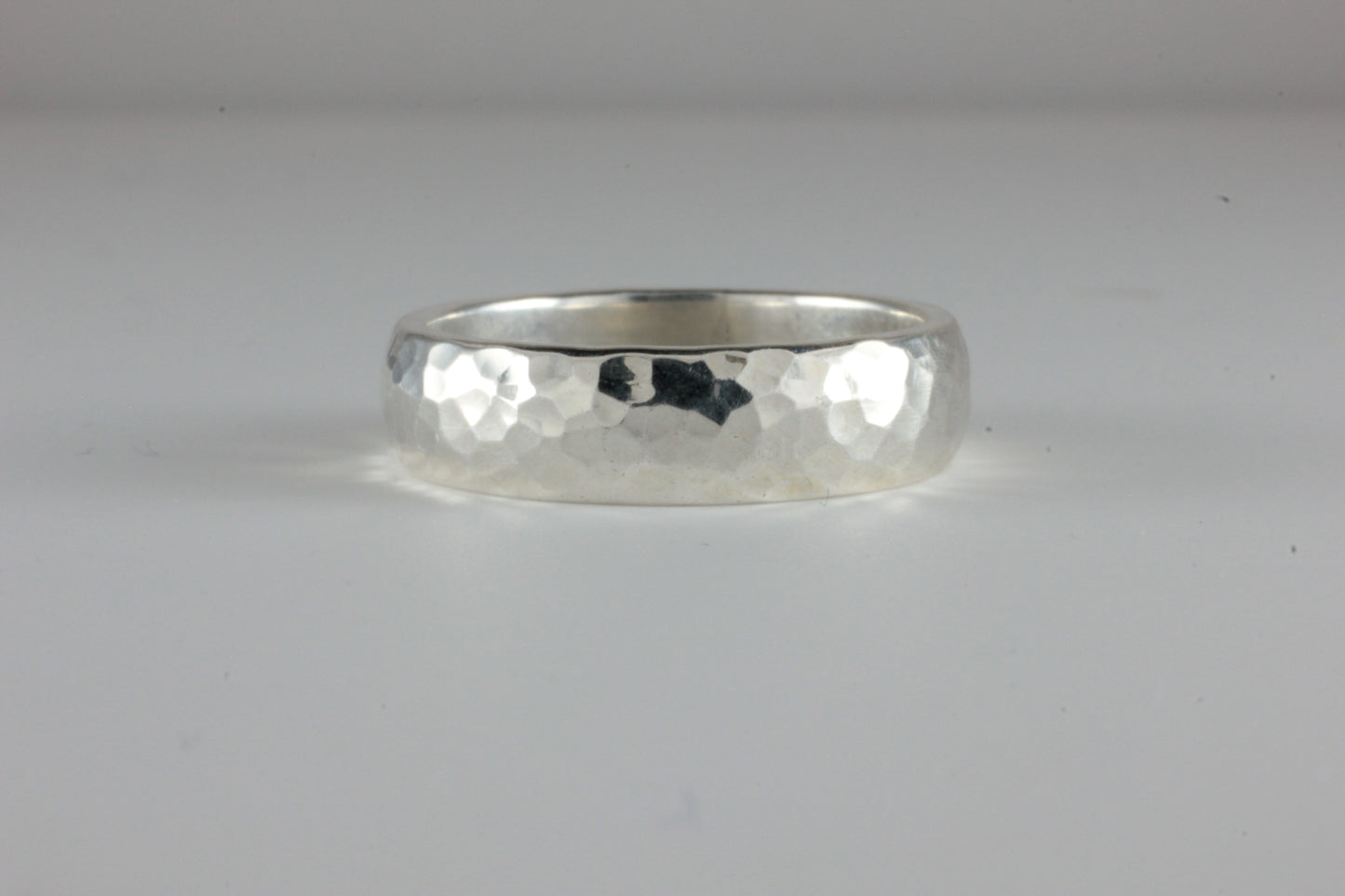 9ct or 18ct White Gold Hammered 5mm 'D' Profile Wedding Band