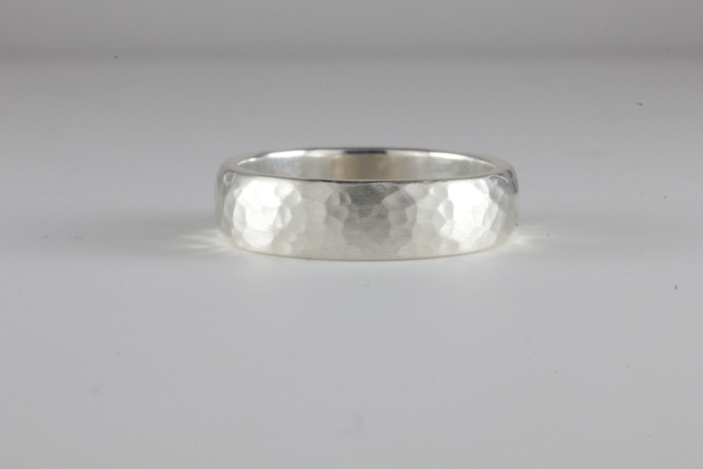 9ct or 18ct White Gold Hammered 5mm 'D' Profile Wedding Band