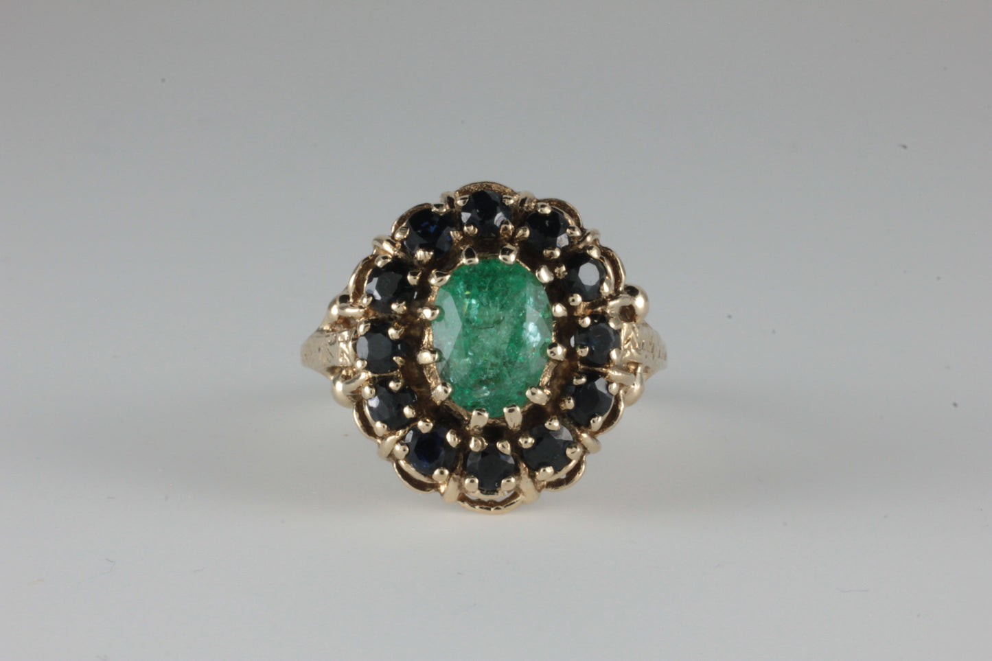 Vintage 9ct Yellow Gold Emerald & Sapphire Ring c.1982