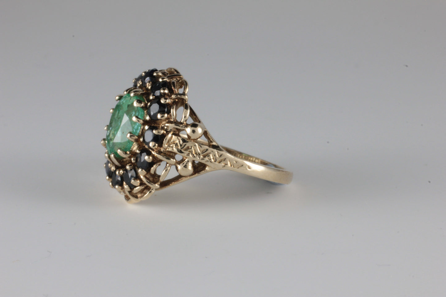 Vintage 9ct Yellow Gold Emerald & Sapphire Ring c.1982