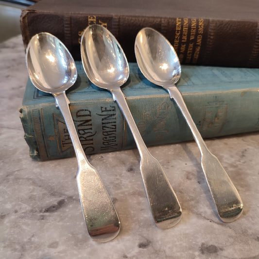 c.1842 Hallmarked Silver Early Victorian Teaspoons by John & Henry Lias  Silverware