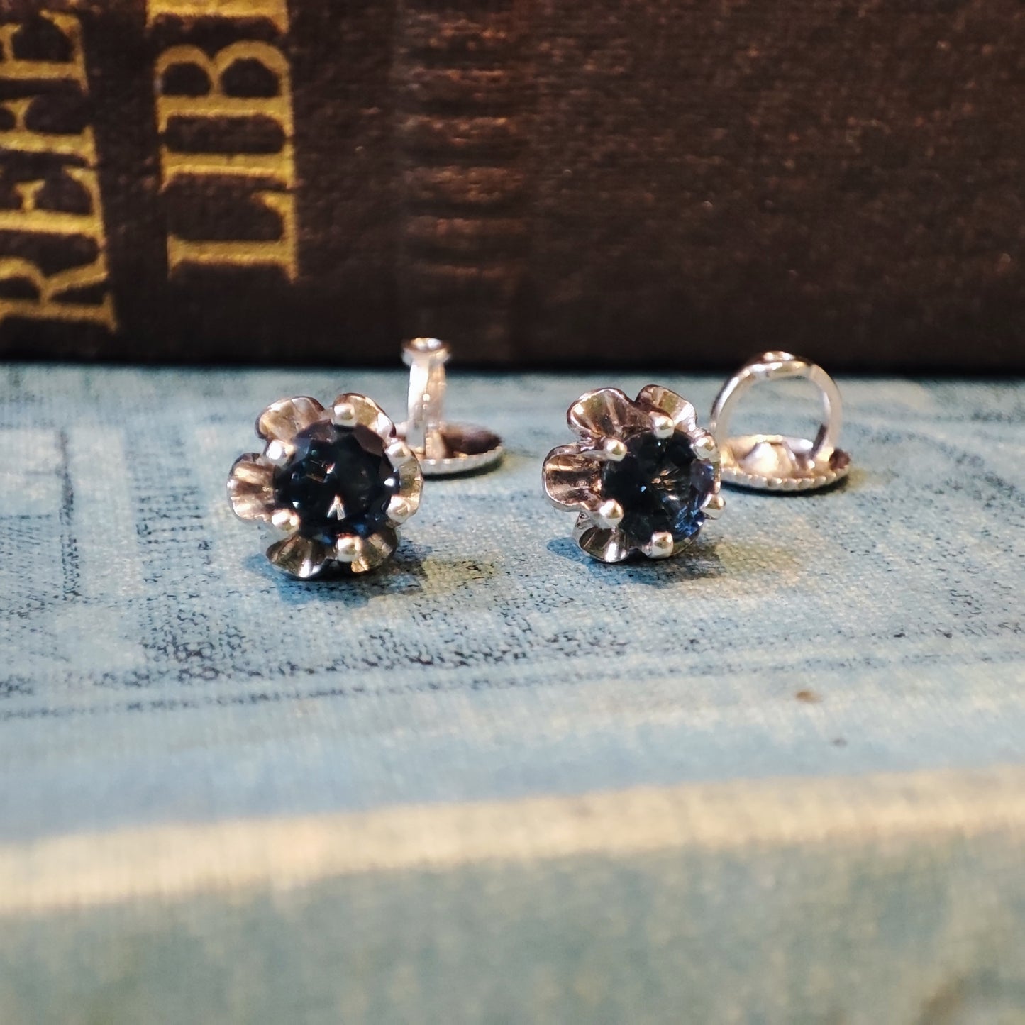 Georgian style 14ct White Gold Sapphire Stud Earrings 0.71tcw