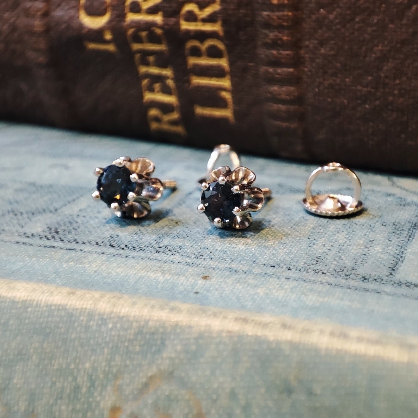 Georgian style 14ct White Gold Sapphire Stud Earrings 0.71tcw