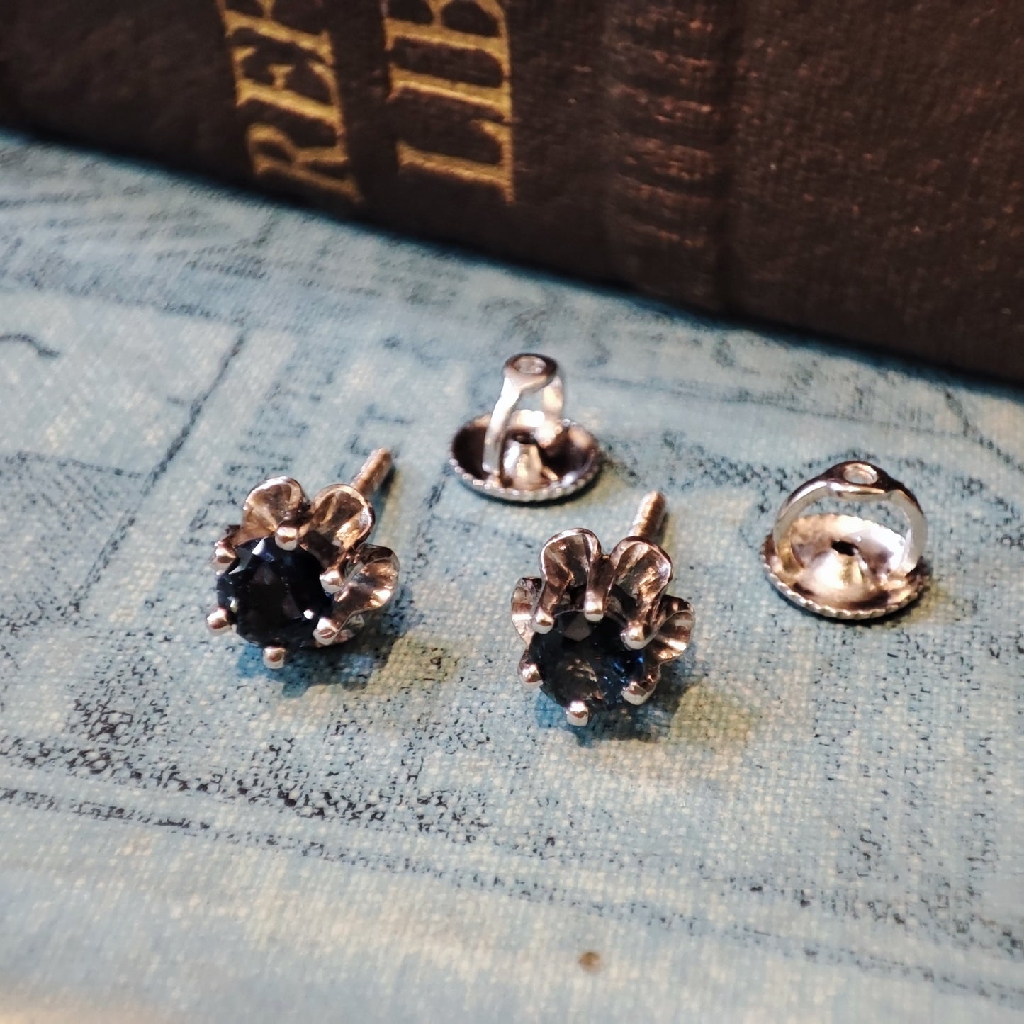 Georgian style 14ct White Gold Sapphire Stud Earrings 0.71tcw