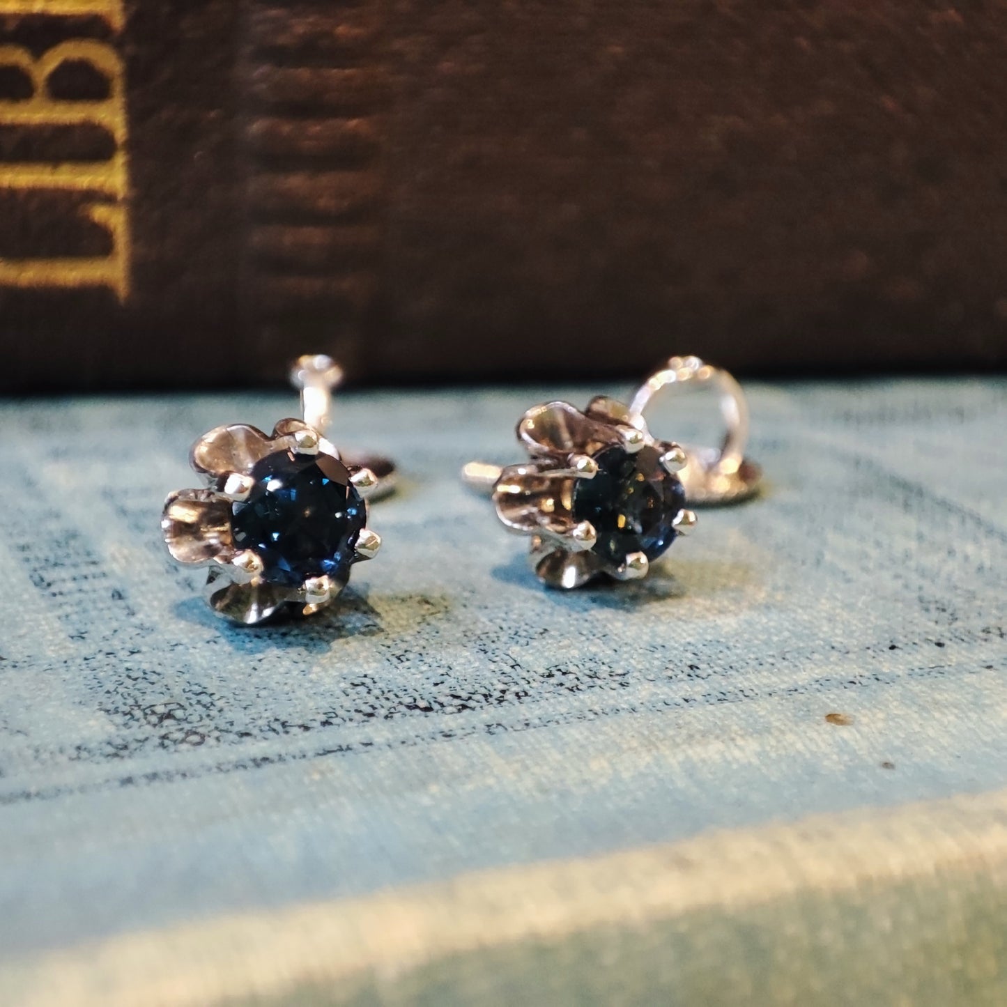 Georgian style 14ct White Gold Sapphire Stud Earrings 0.71tcw