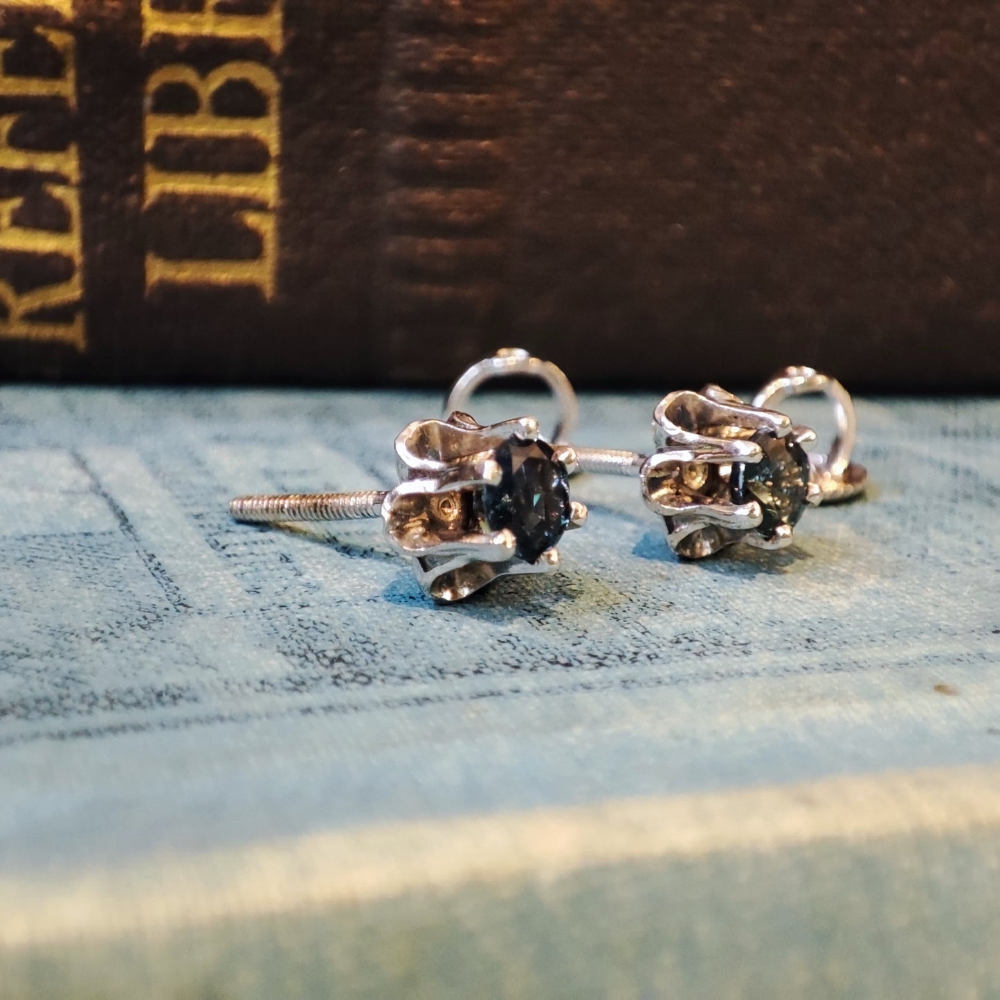 Georgian style 14ct White Gold Sapphire Stud Earrings 0.71tcw