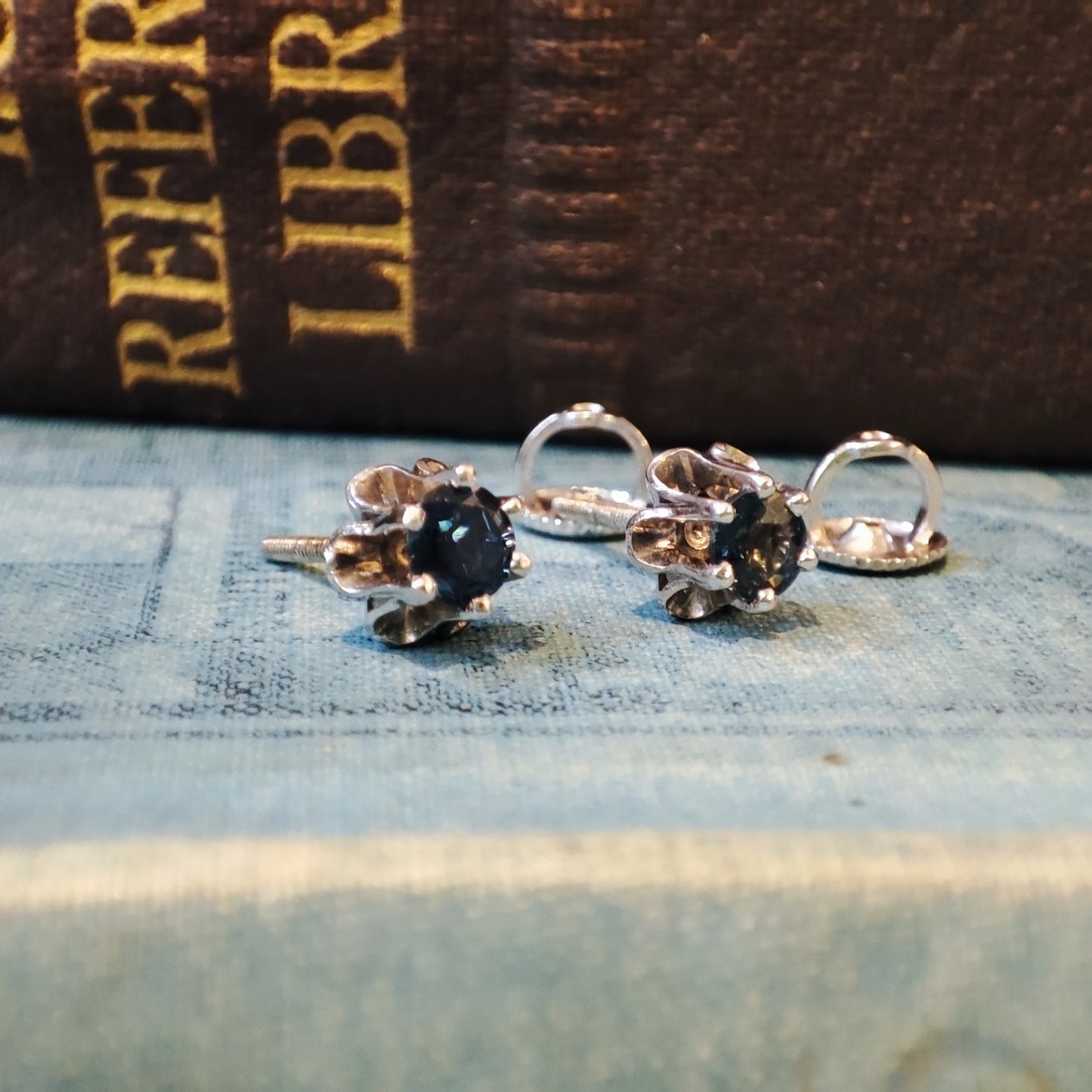 Georgian style 14ct White Gold Sapphire Stud Earrings 0.71tcw