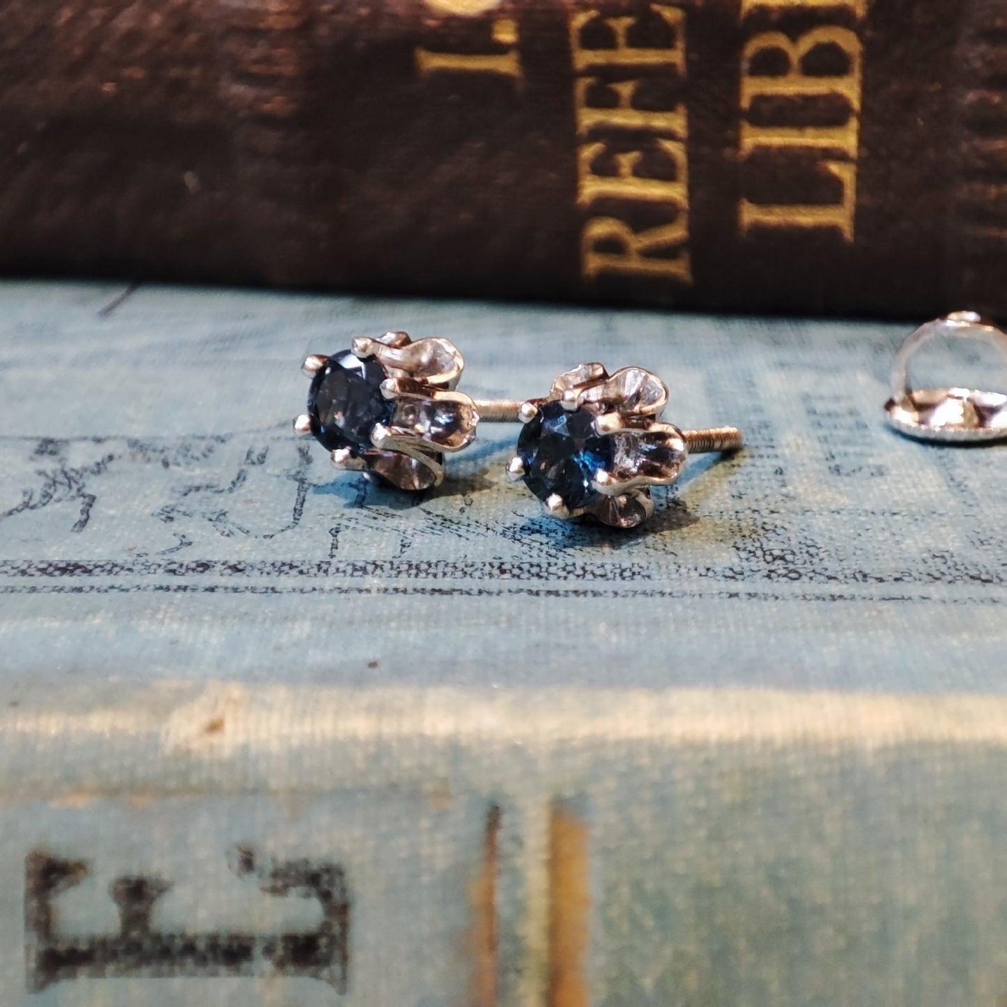 Georgian style 14ct White Gold Sapphire Stud Earrings 0.71tcw