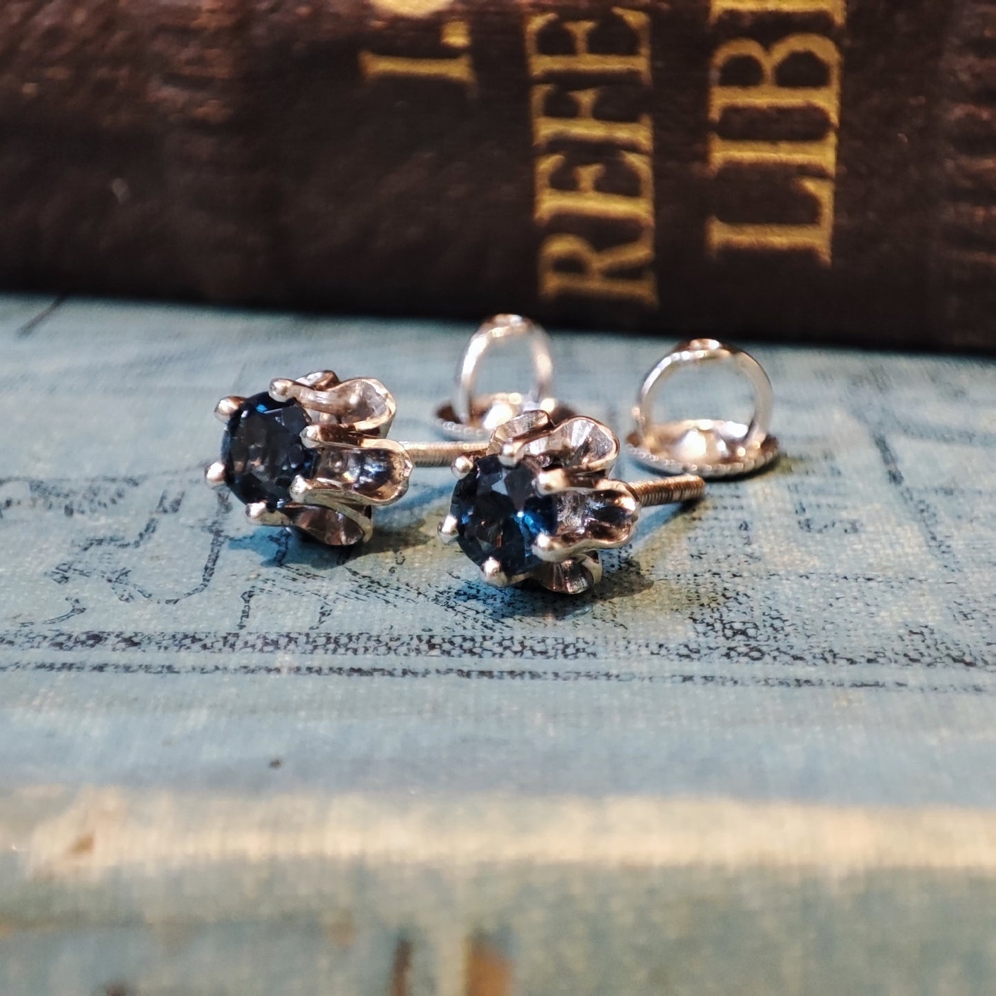Georgian style 14ct White Gold Sapphire Stud Earrings 0.71tcw