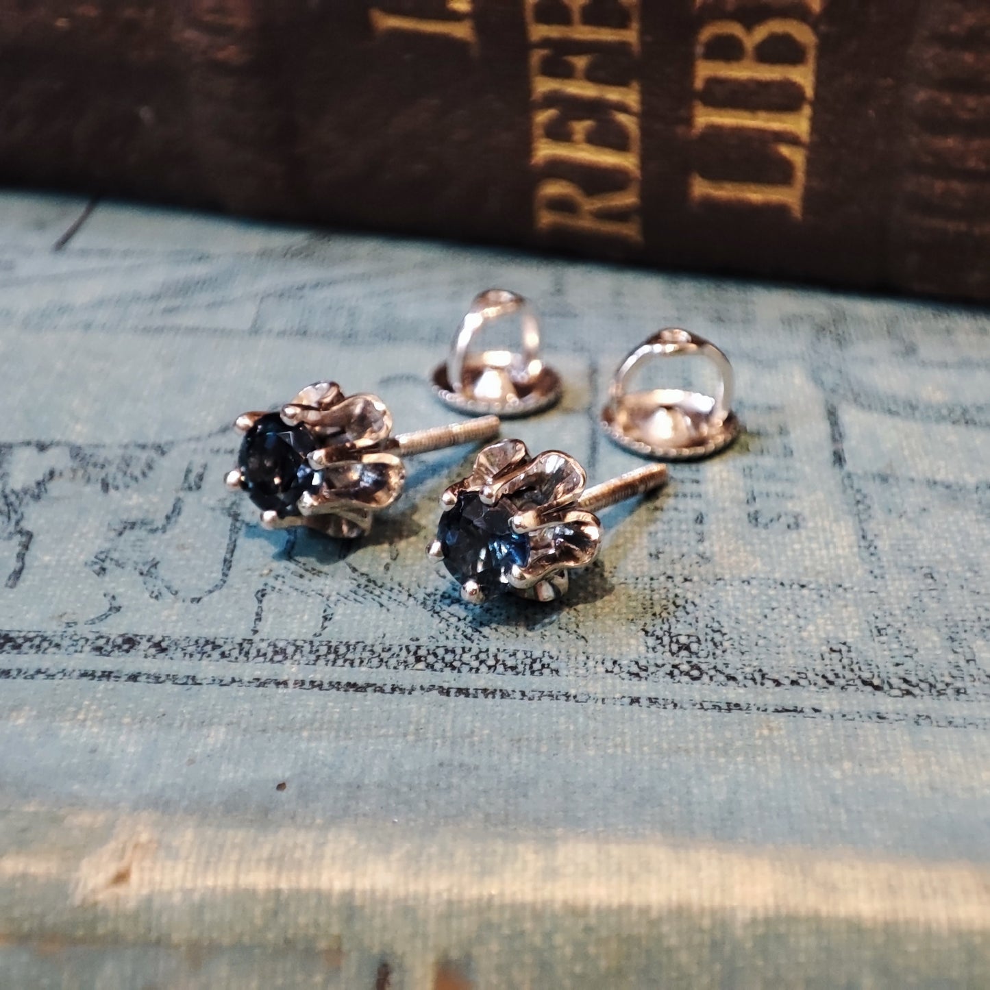 Georgian style 14ct White Gold Sapphire Stud Earrings 0.71tcw