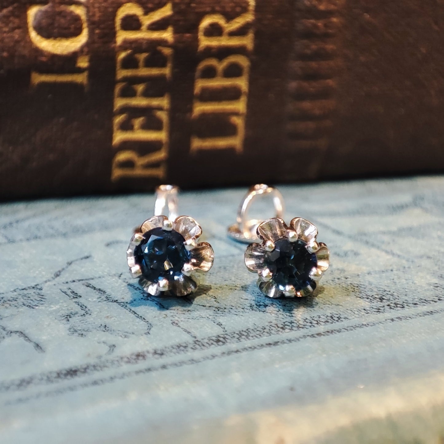 Georgian style 14ct White Gold Sapphire Stud Earrings 0.71tcw
