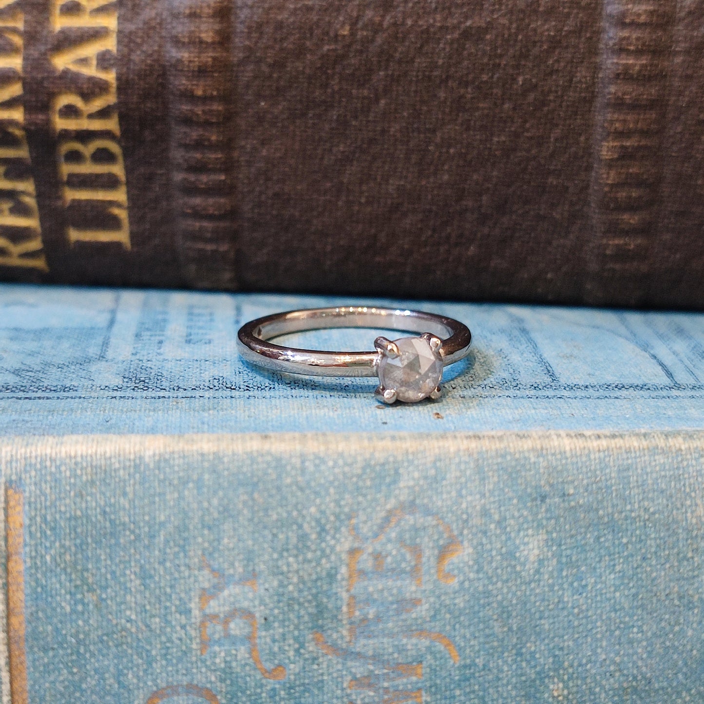 18ct White Gold Ring & Rose Cut Diamond