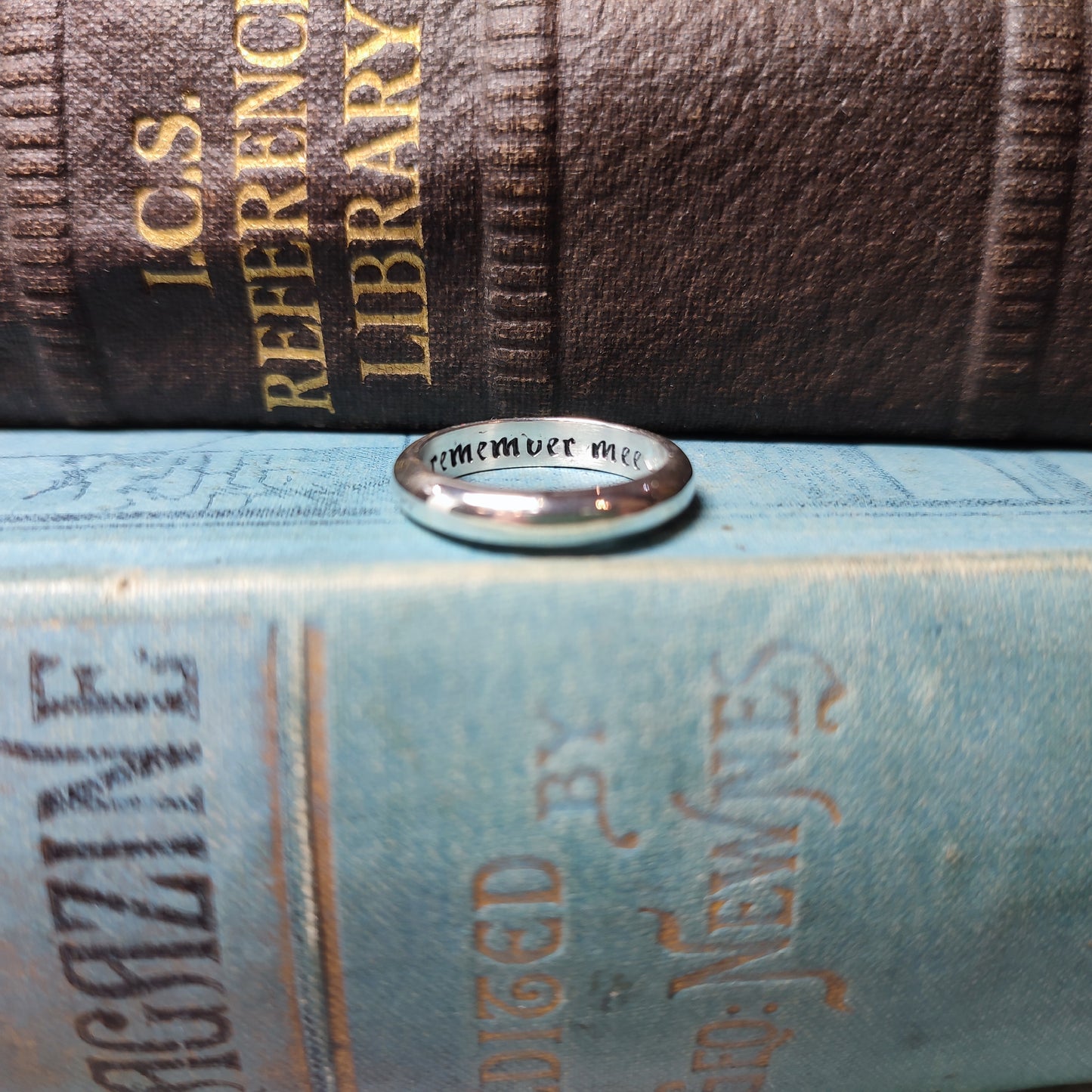 'When this you see, remember mee' Engraved Medieval Posy Ring