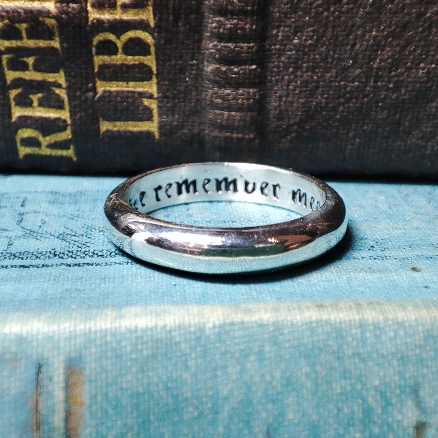 'When this you see, remember mee' Engraved Medieval Posy Ring
