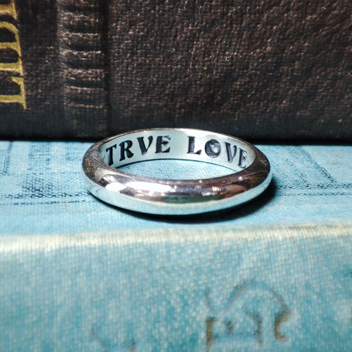'TRVE LOVE IS MY DESIRE' Engraved Medieval Posy Ring