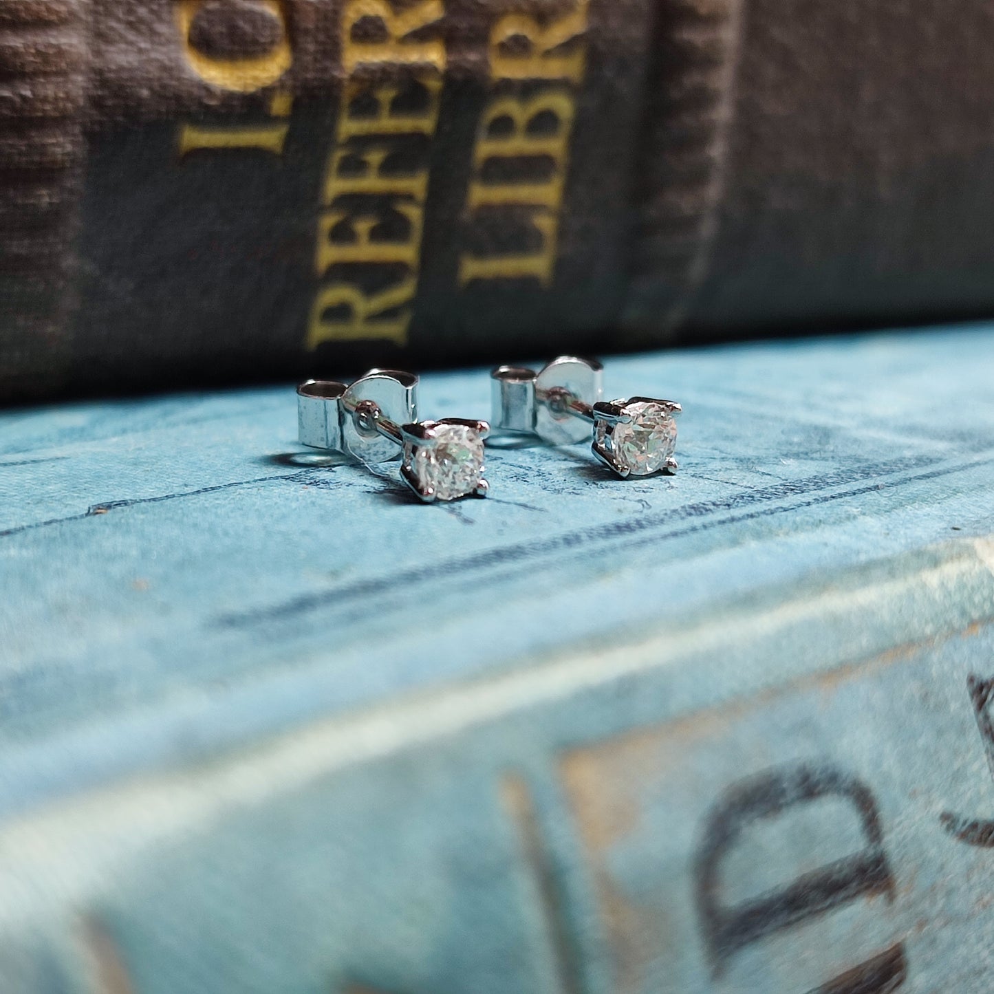 18ct White Gold Old European Cut Diamond Stud Earrings 0.29tcw I/J SI