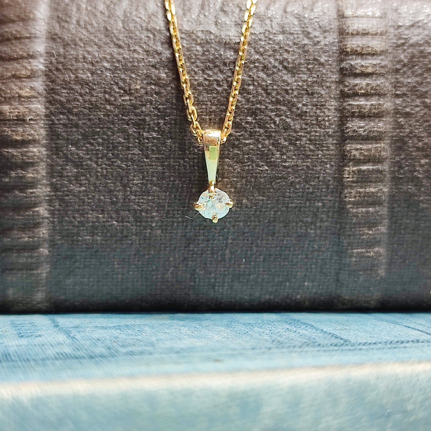 Diamond Pendant in 14ct Yellow Gold
