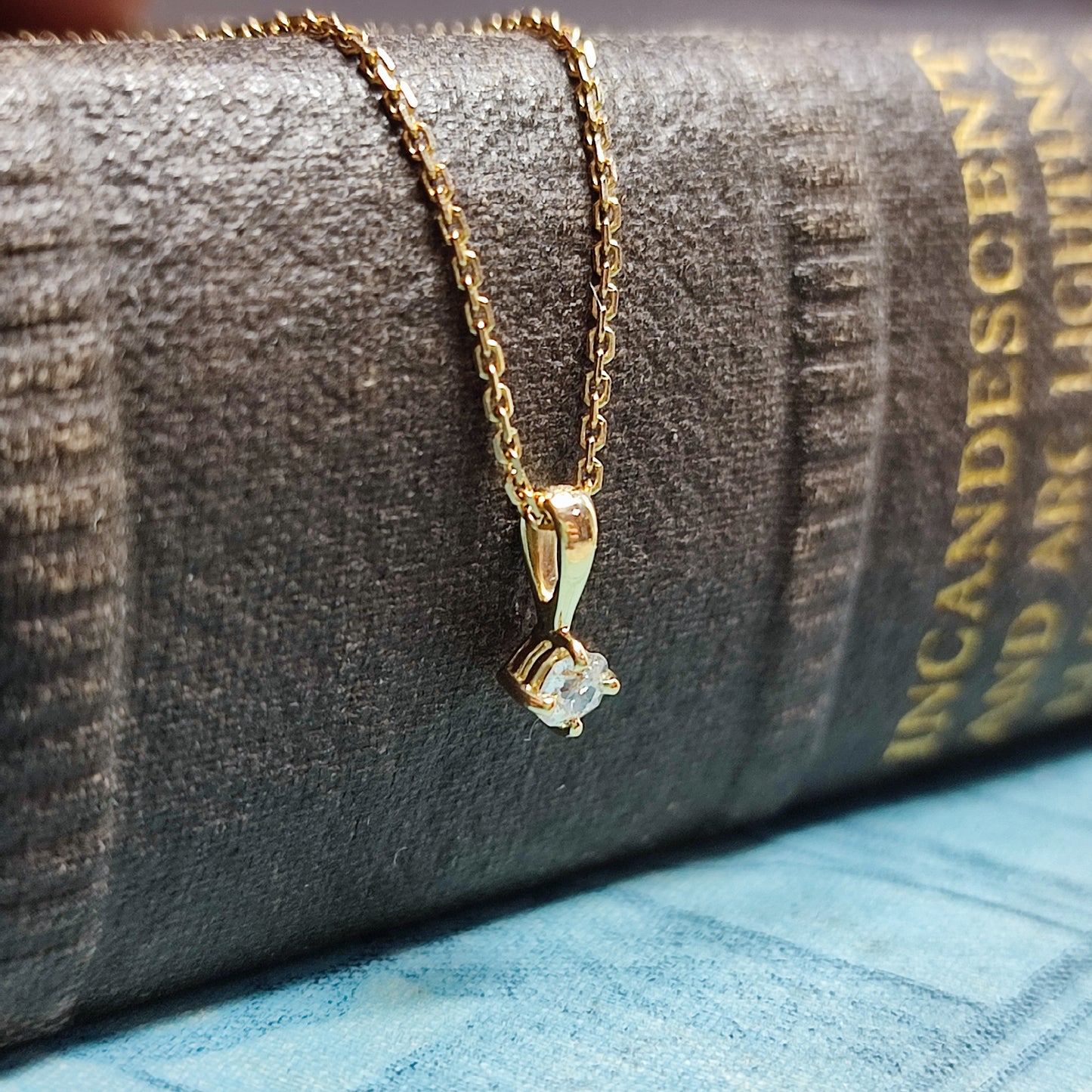 Diamond Pendant in 14ct Yellow Gold