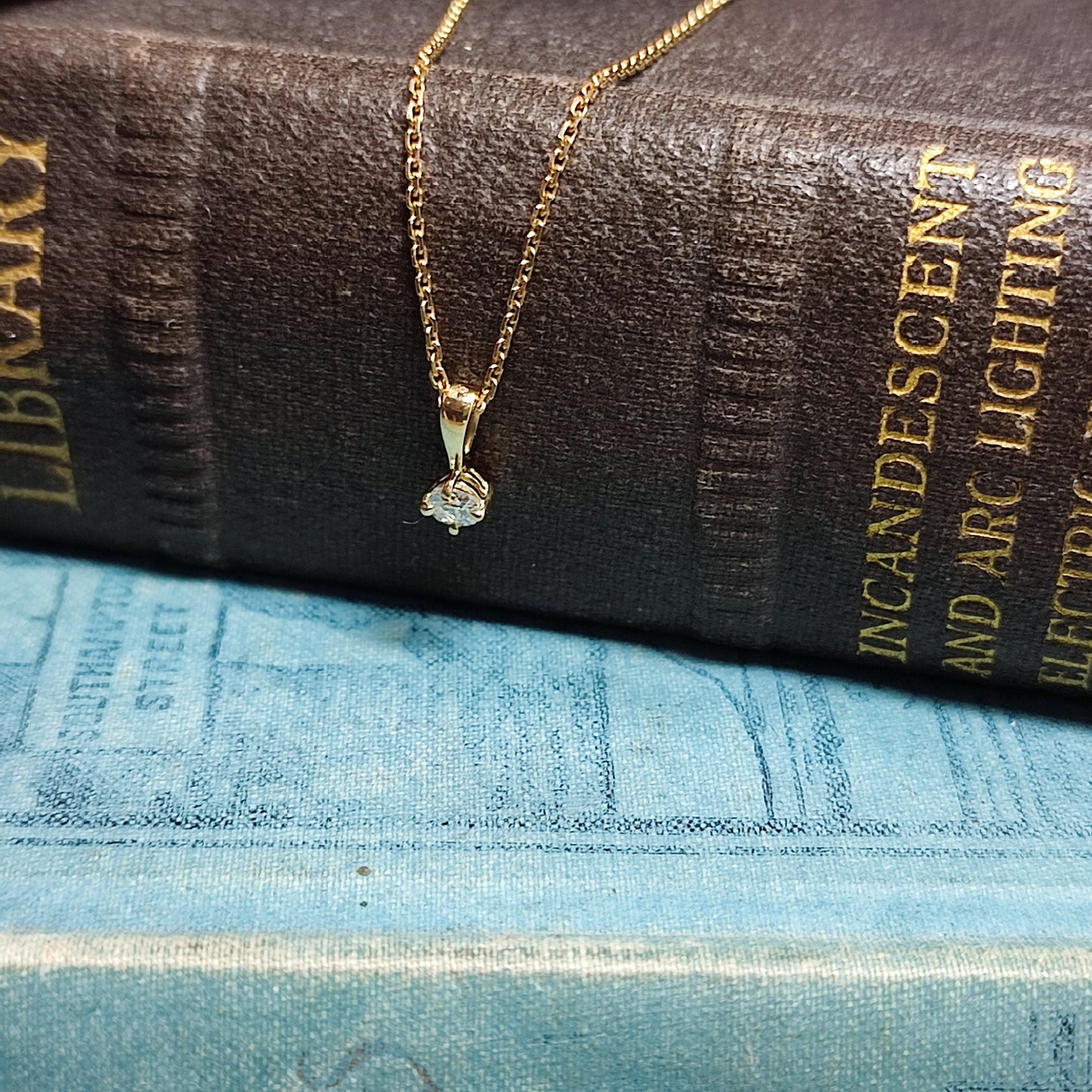 Diamond Pendant in 14ct Yellow Gold