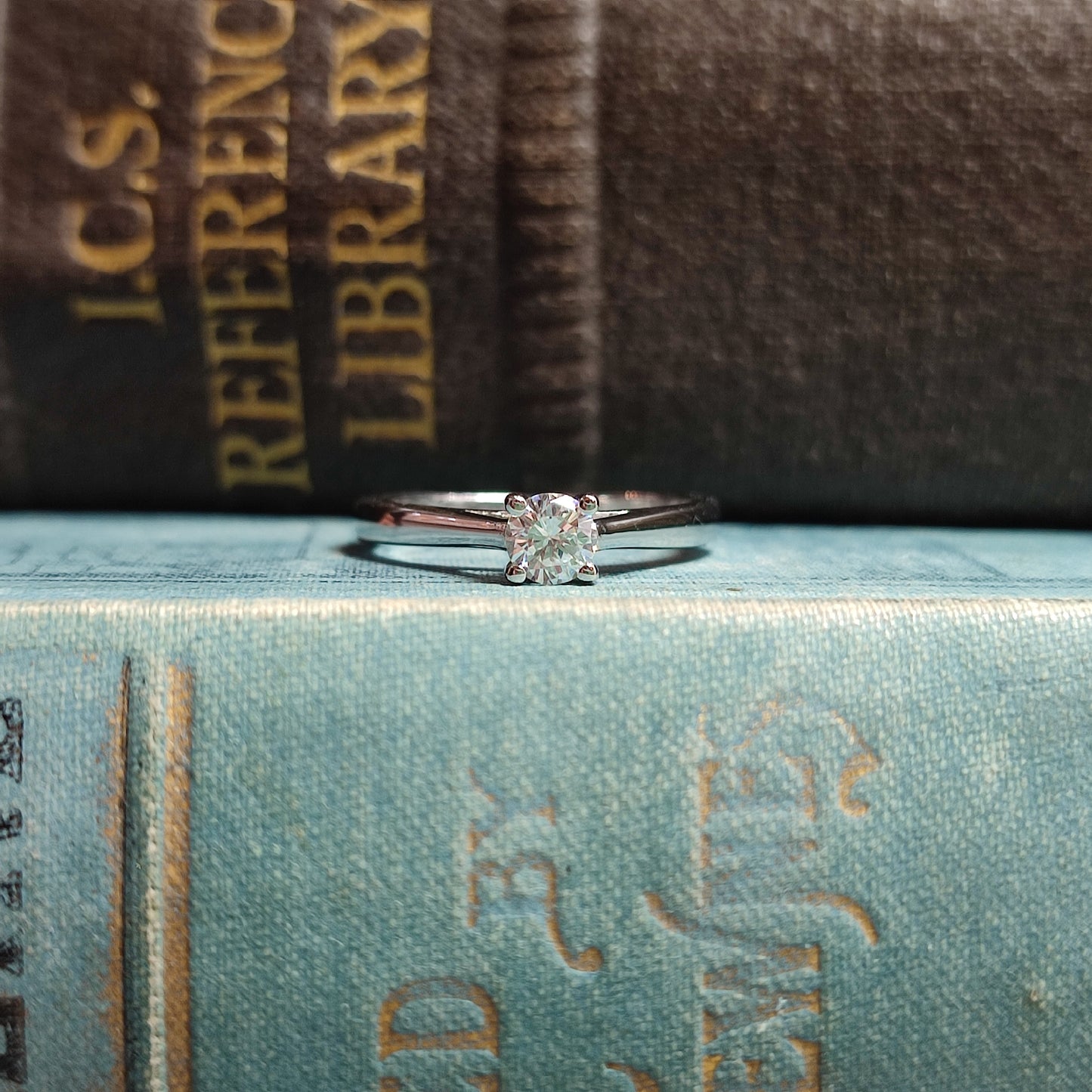 0.33ct Round Brilliant Cut Diamond set in Platinum with 4-claws