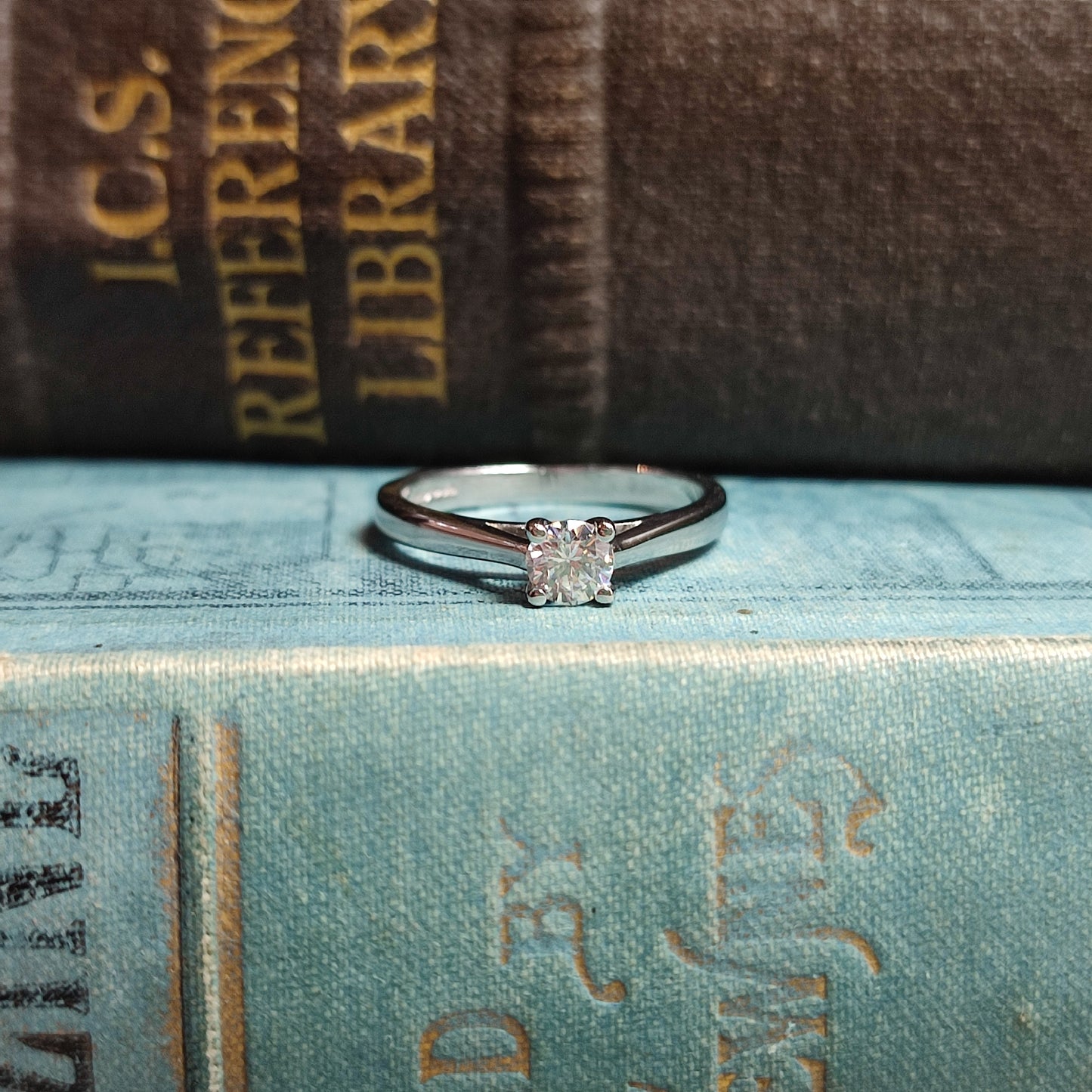 0.33ct Round Brilliant Cut Diamond set in Platinum with 4-claws