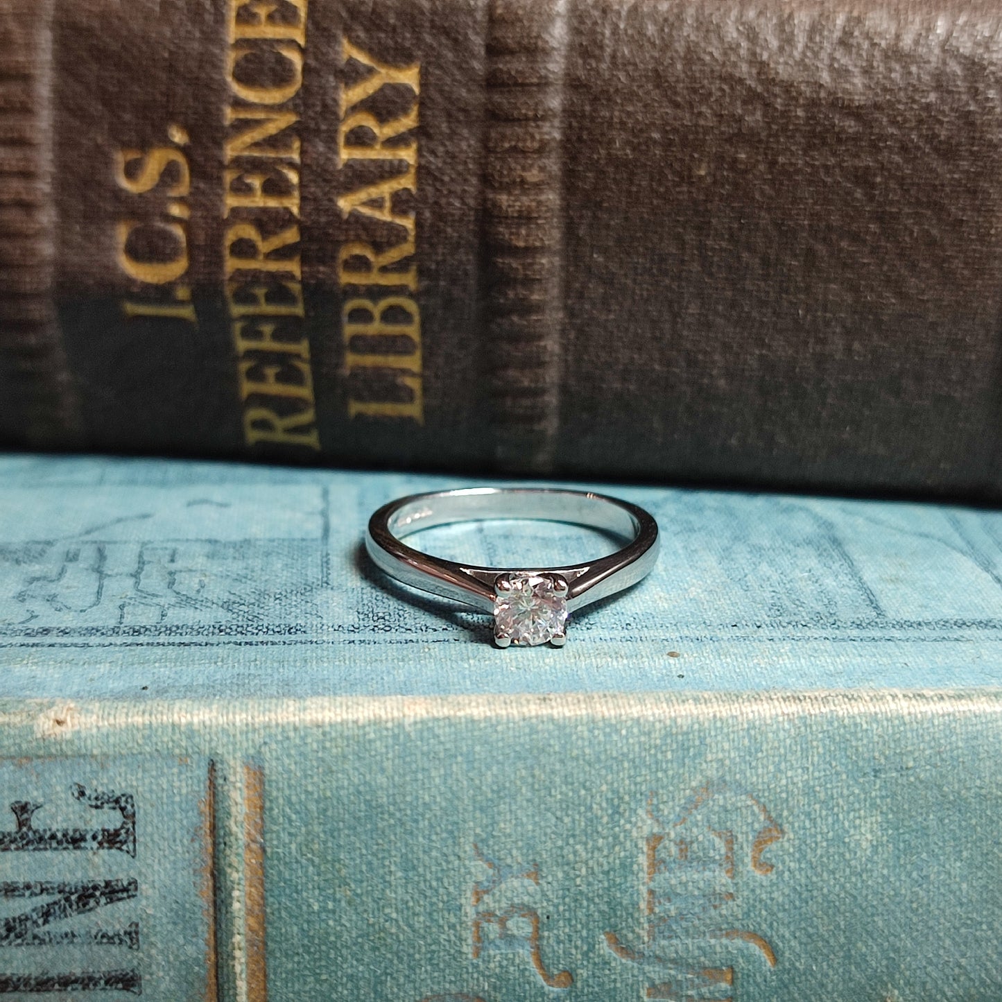 0.33ct Round Brilliant Cut Diamond set in Platinum with 4-claws