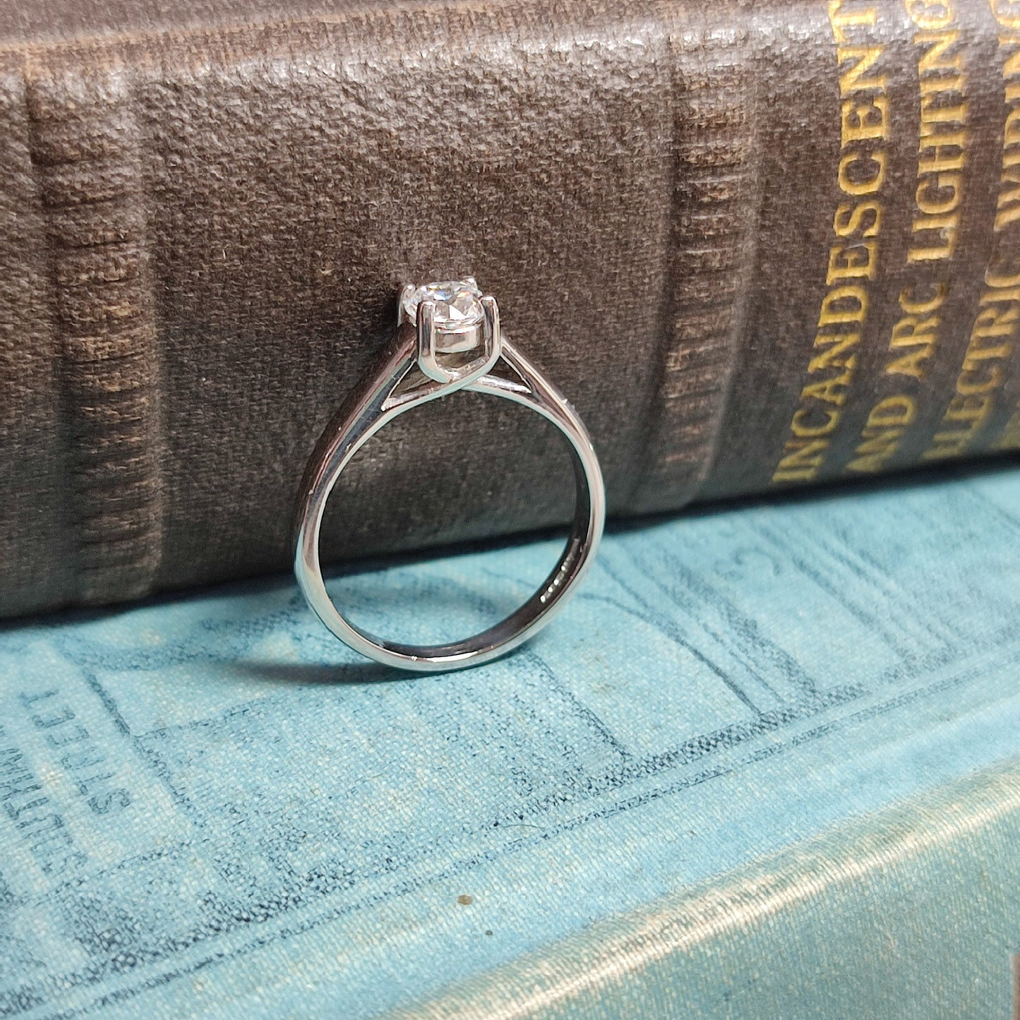 0.50ct Round Brilliant Cut Diamond set in Platinum with 4-claws