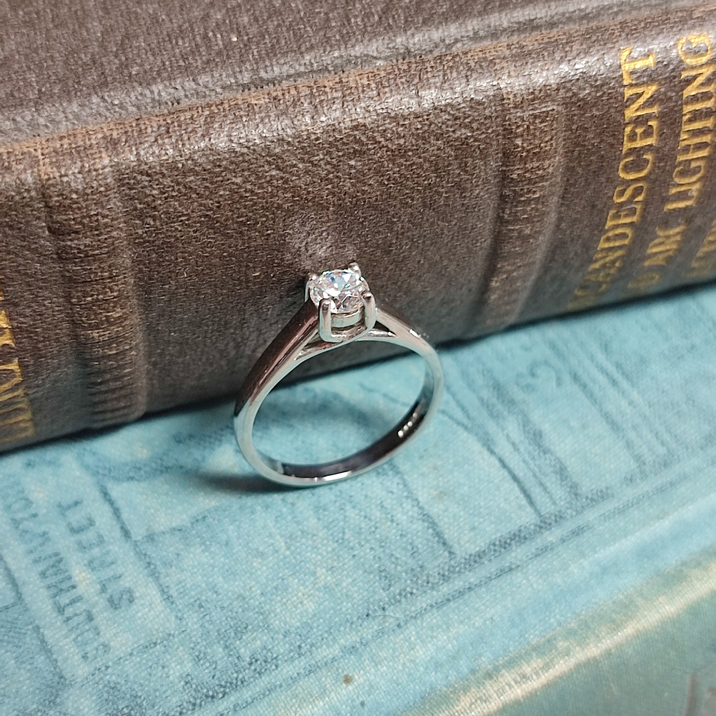 0.50ct Round Brilliant Cut Diamond set in Platinum with 4-claws