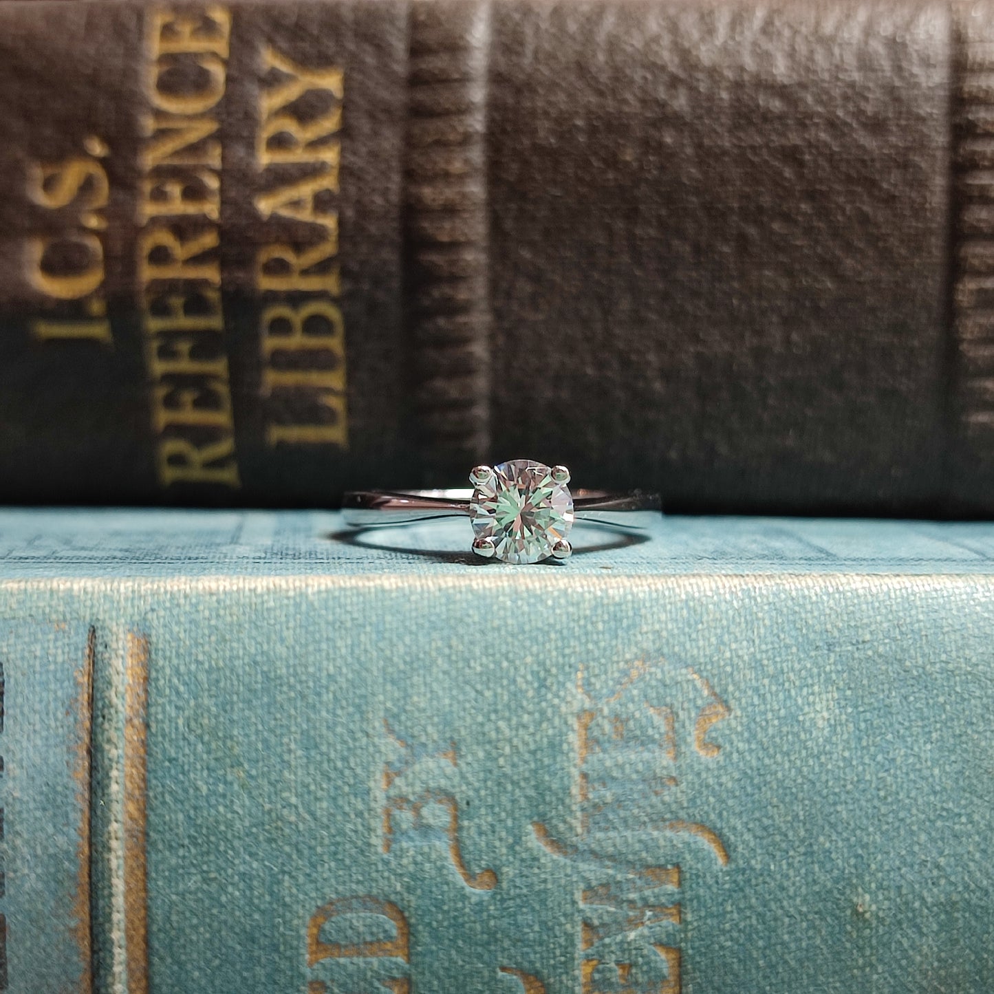 0.75ct Round Brilliant Cut Diamond set in Platinum with 4-claws