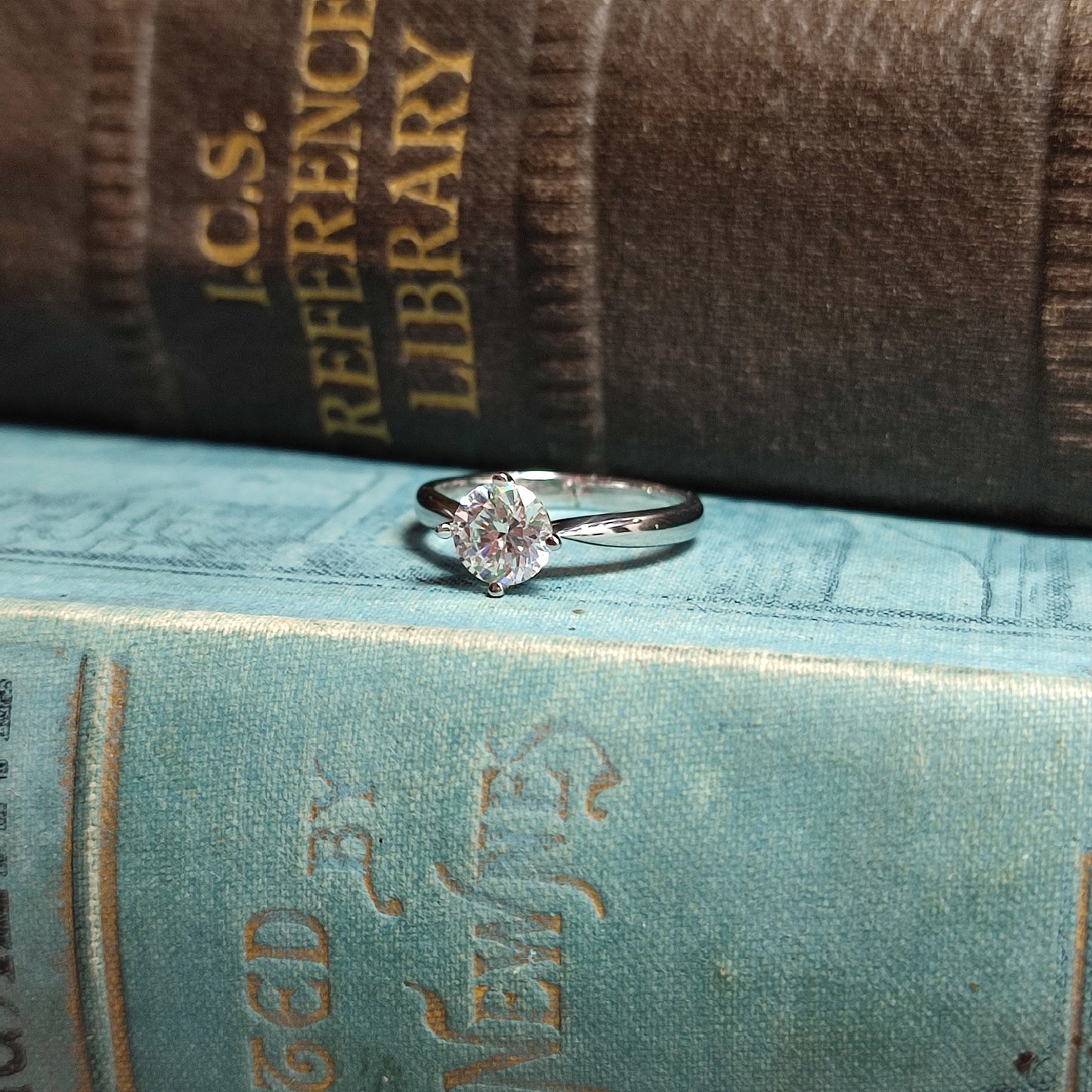 1.00ct Round Brilliant Cut Diamond set in Platinum with 4-claws North/South/East/West