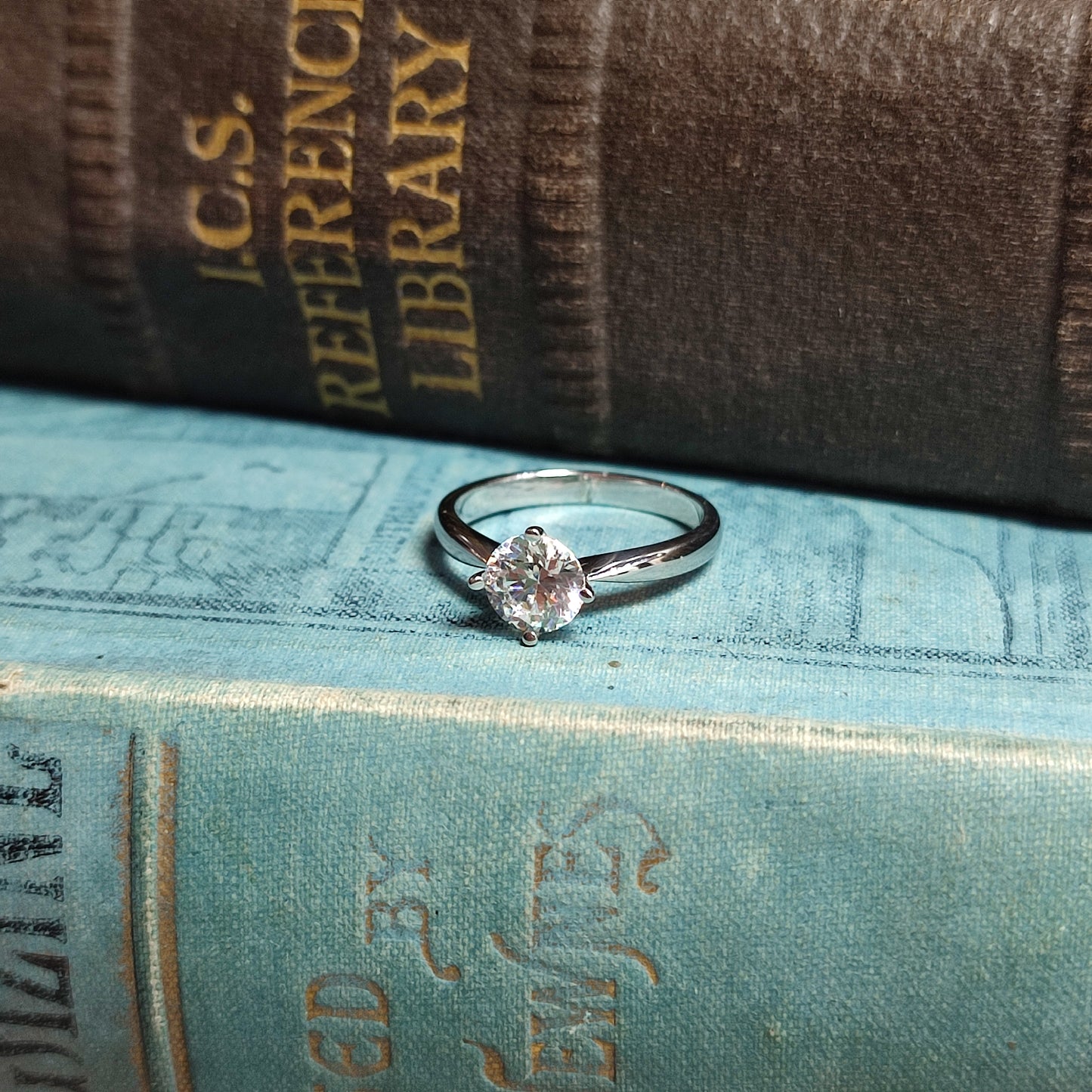 1.00ct Round Brilliant Cut Diamond set in Platinum with 4-claws North/South/East/West