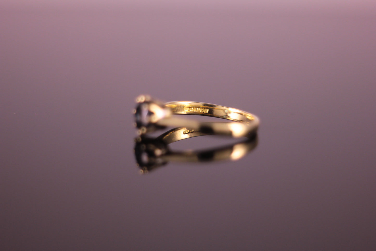 18ct yellow gold Topaz ring London Blue 1.09ct 8-claw setting Solitaire