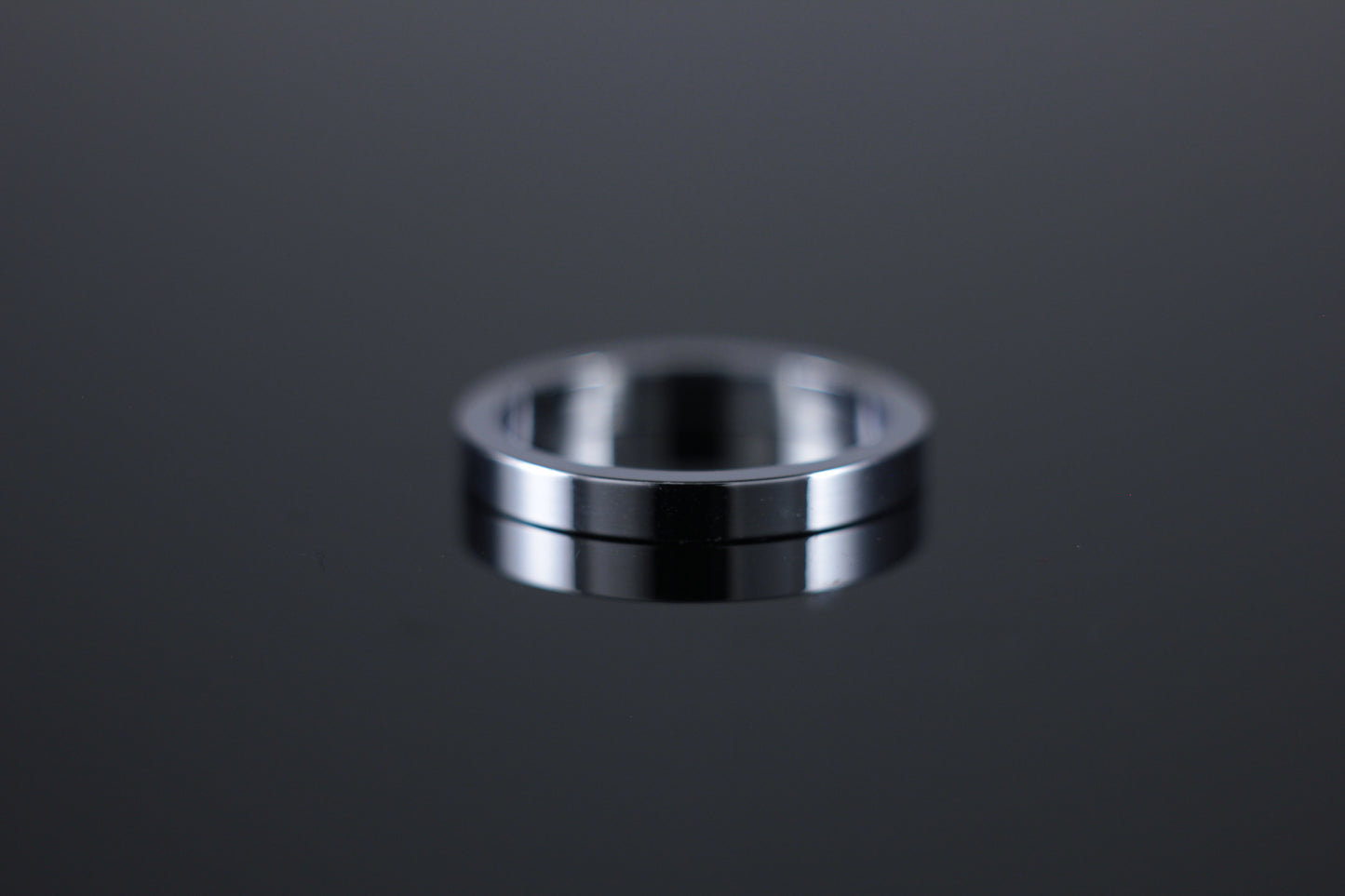 18ct 2.5mm Flat Wedding Band in White Gold