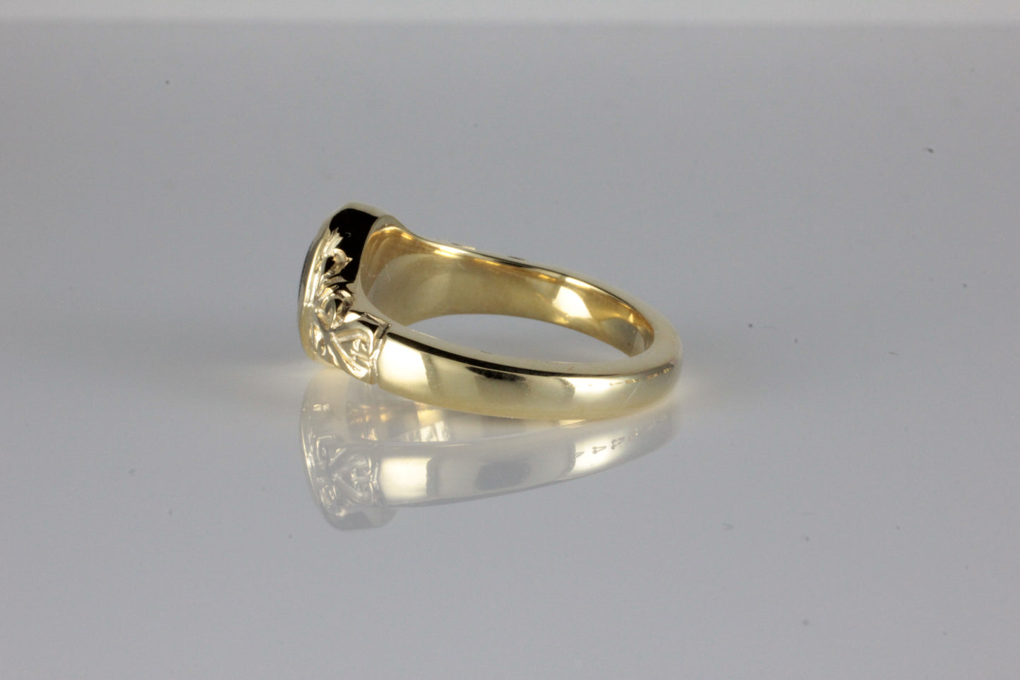 'Sostra' Victorian style Oval Onyx Cabochon Ring