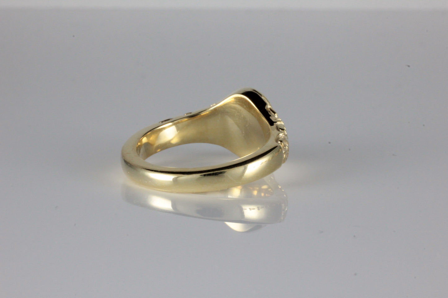 'Sostra' Victorian style Oval Onyx Cabochon Ring