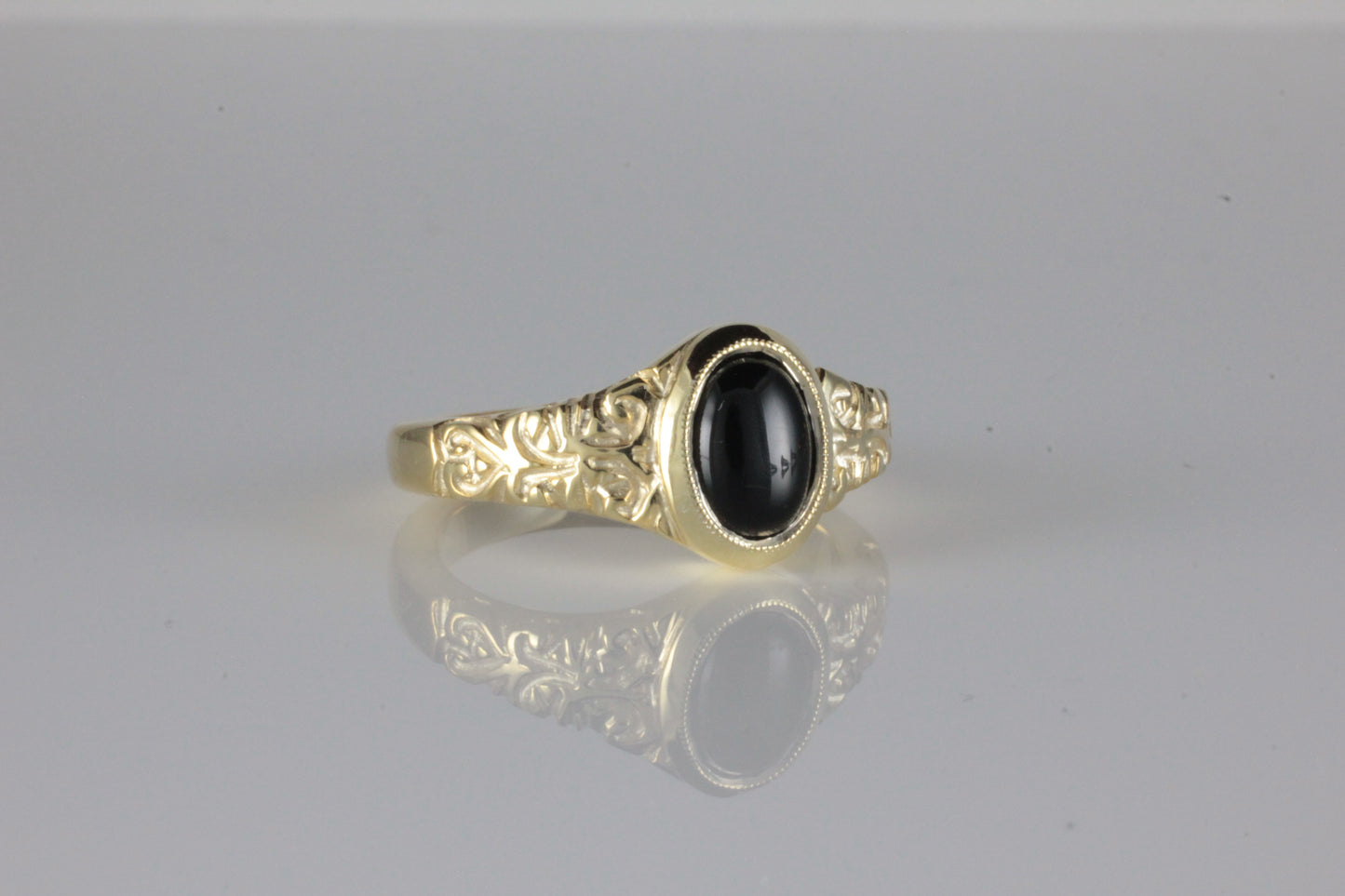 'Sostra' Victorian style Oval Onyx Cabochon Ring