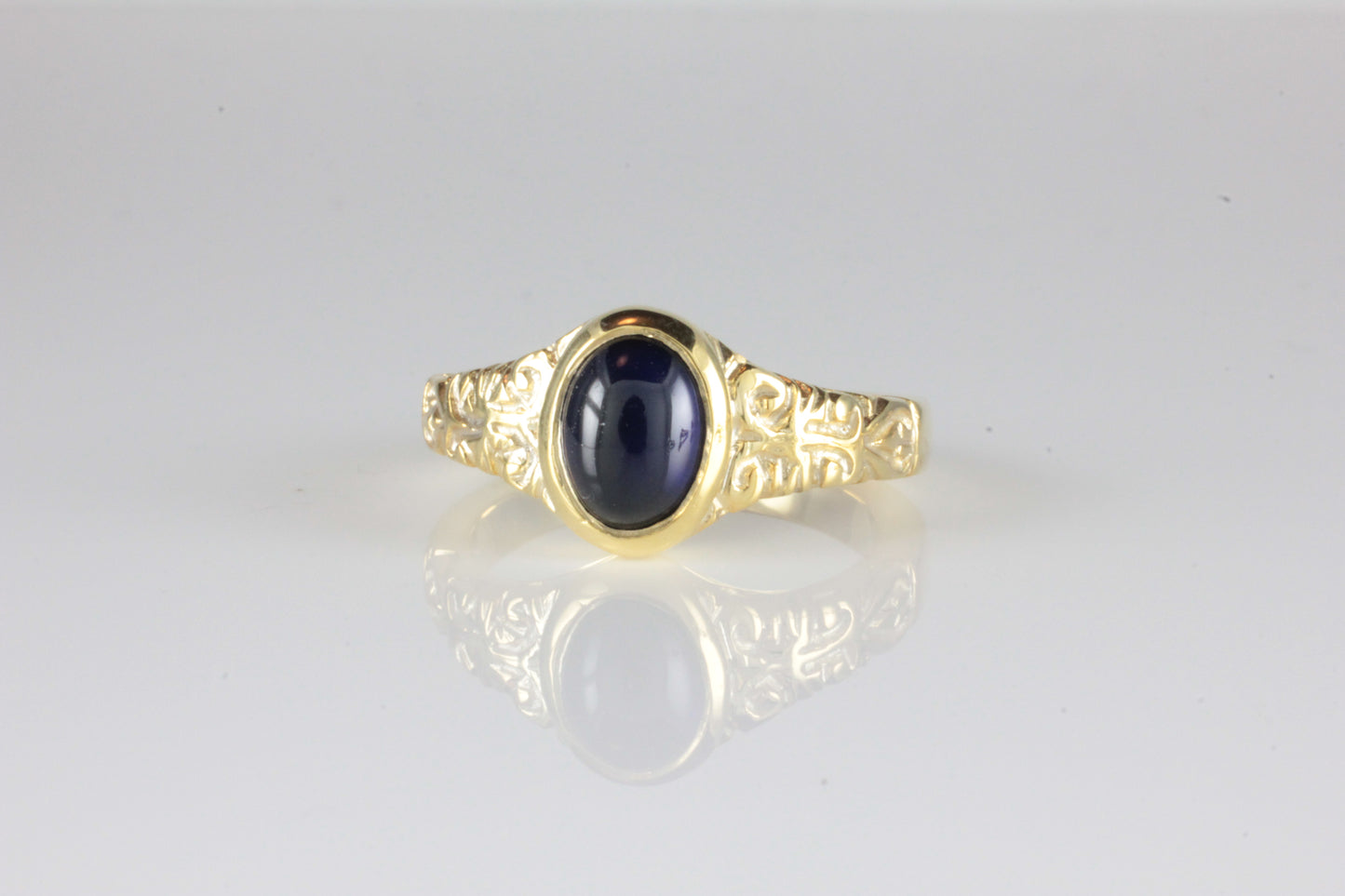 'Sostra' Victorian style Oval Sapphire Cabochon Ring