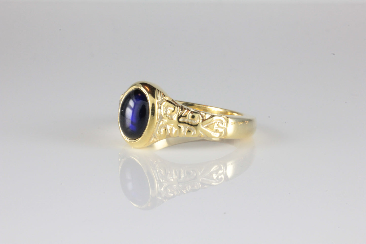 'Sostra' Victorian style Oval Sapphire Cabochon Ring
