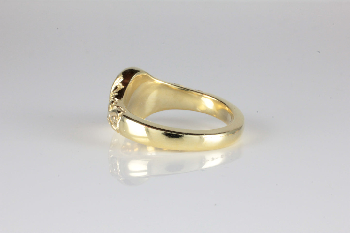 'Sostra' Victorian style Oval Sapphire Cabochon Ring