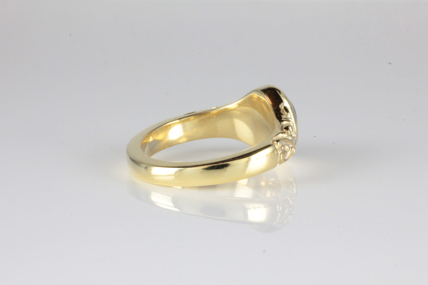 'Sostra' Victorian style Oval Sapphire Cabochon Ring