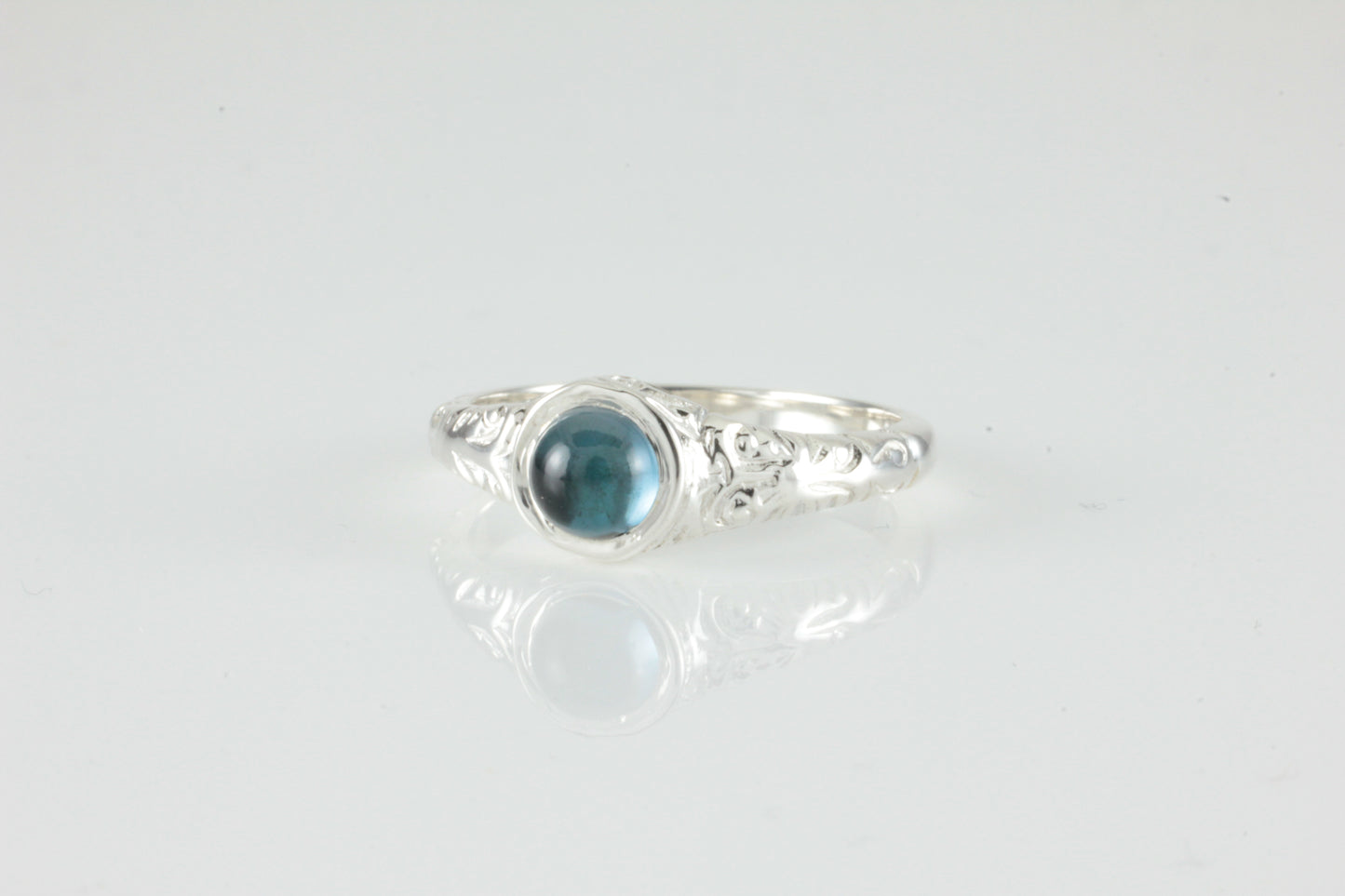 'Narona' Victorian style Round Topaz Cabochon Ring